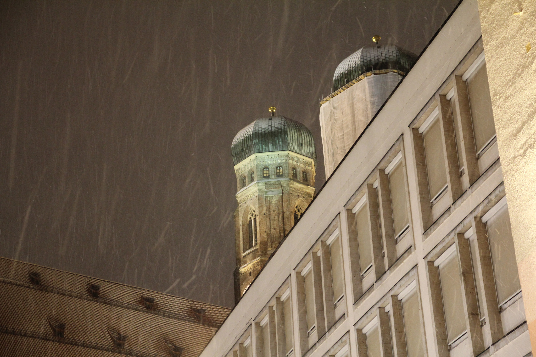 Canon EOS 550D (EOS Rebel T2i / EOS Kiss X4) sample photo. Frauenkirche photography