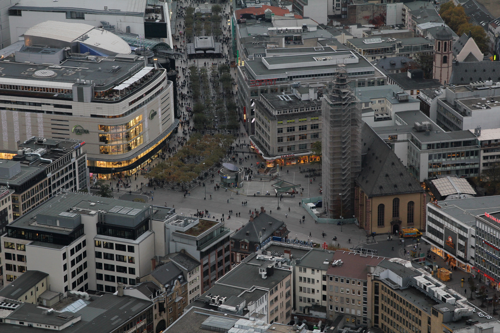 Canon EOS 550D (EOS Rebel T2i / EOS Kiss X4) sample photo. Frankfurt hauptwache photography
