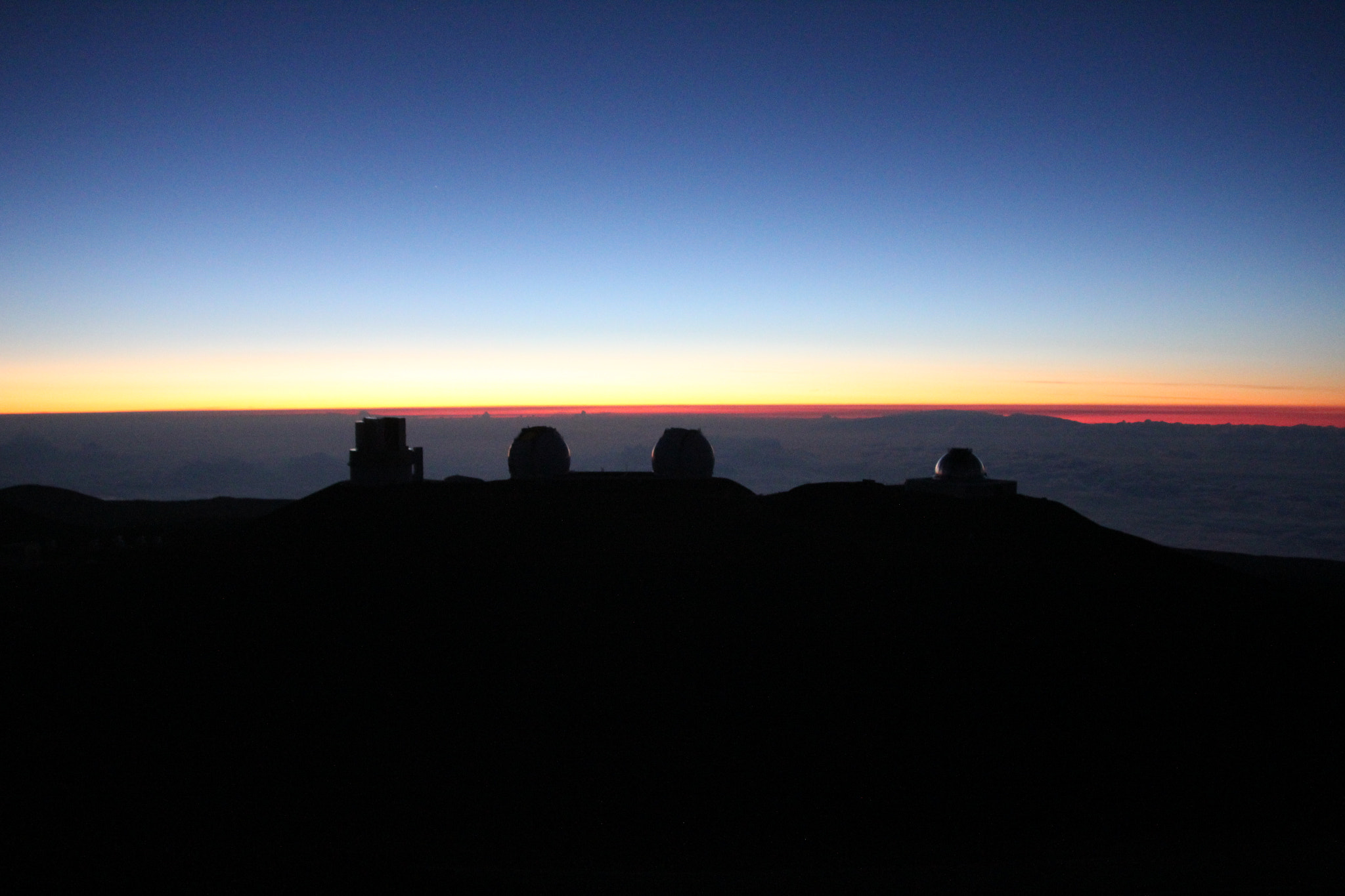 Canon EOS 550D (EOS Rebel T2i / EOS Kiss X4) sample photo. Mauna kea observatory sunset photography