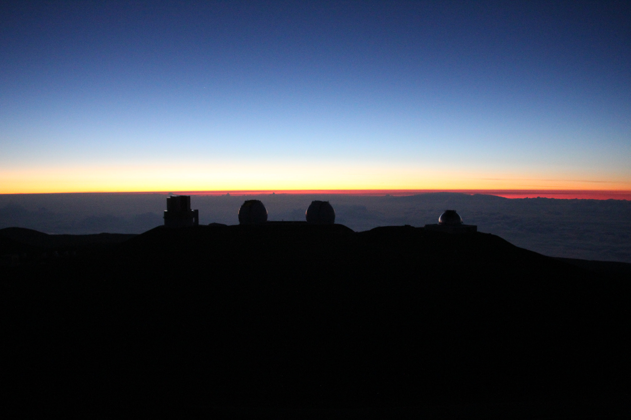 Canon EOS 550D (EOS Rebel T2i / EOS Kiss X4) + Sigma 17-70mm F2.8-4 DC Macro OS HSM | C sample photo. Mauna kea observatory sunset photography