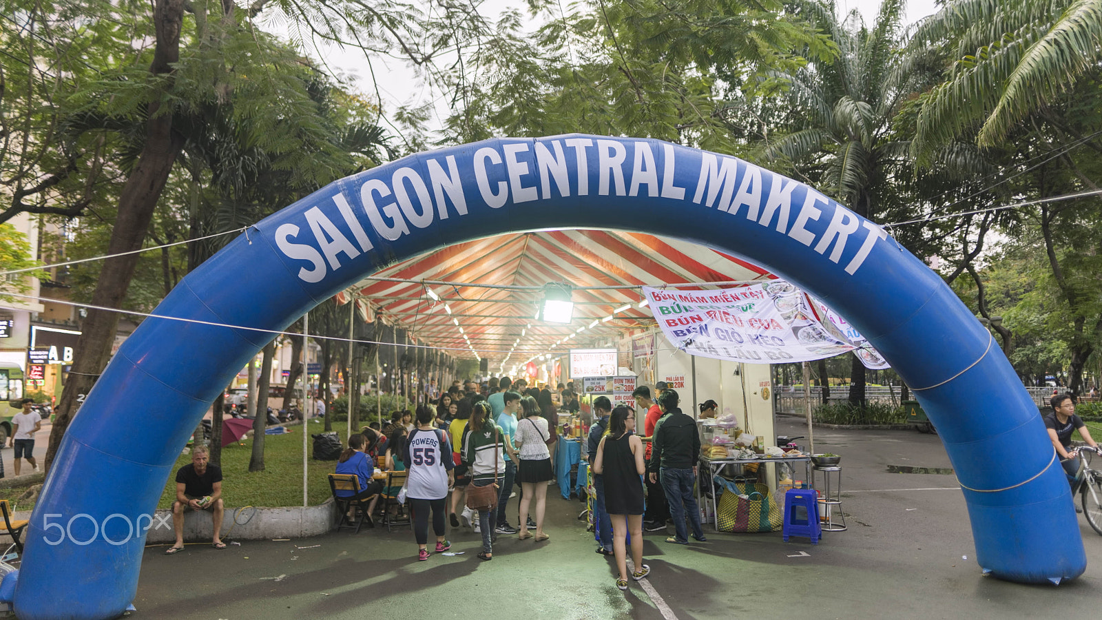 Sigma 24mm F1.4 DG HSM Art sample photo. Saigon central market photography