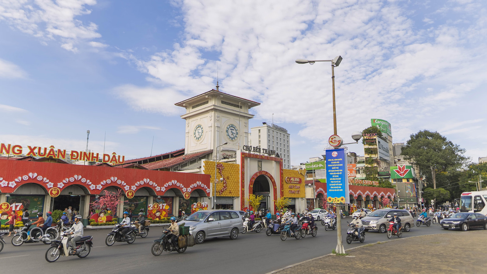 Sony a7 II + Sigma 24mm F1.4 DG HSM Art sample photo. Ben thanh market photography