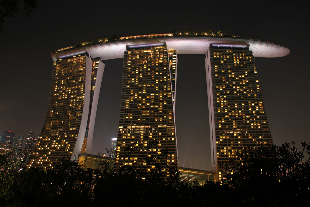 Canon EF-S 18-200mm F3.5-5.6 IS sample photo. Marina bay sands hotel, singapore photography