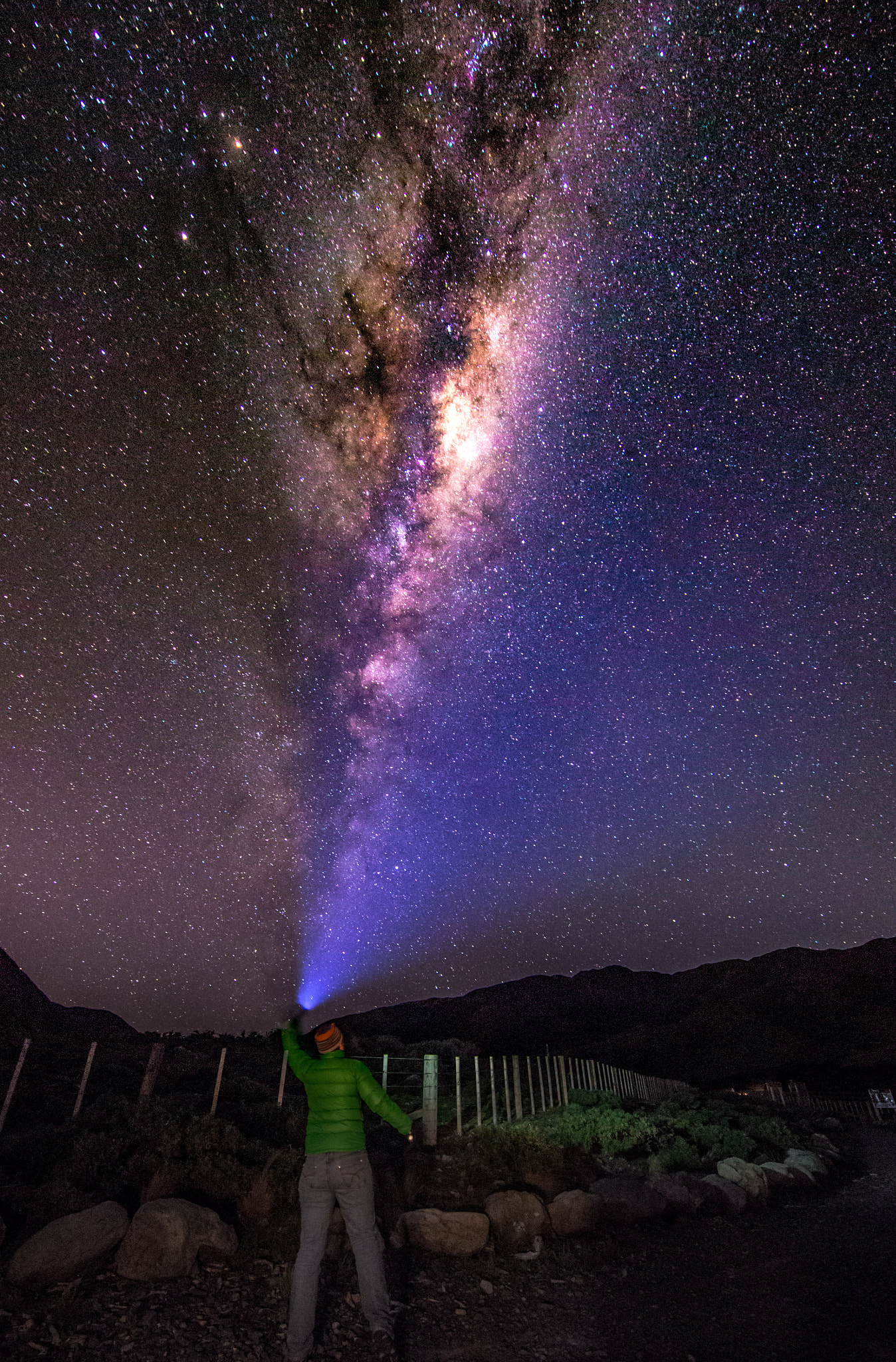 Canon EOS 6D + Canon EF 11-24mm F4L USM sample photo. The milky way straight up photography