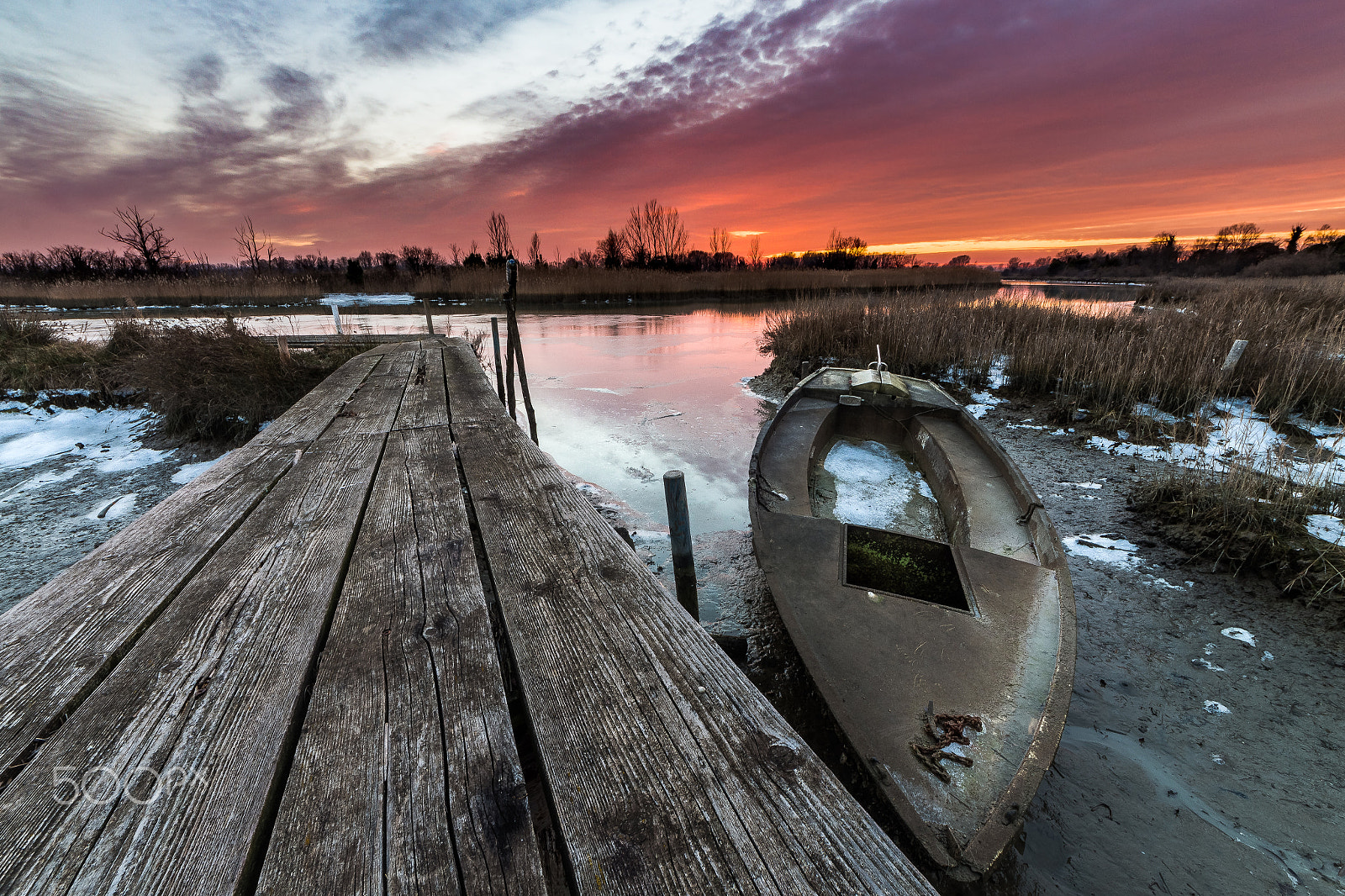 Sigma 8-16mm F4.5-5.6 DC HSM sample photo. Pier and boat photography