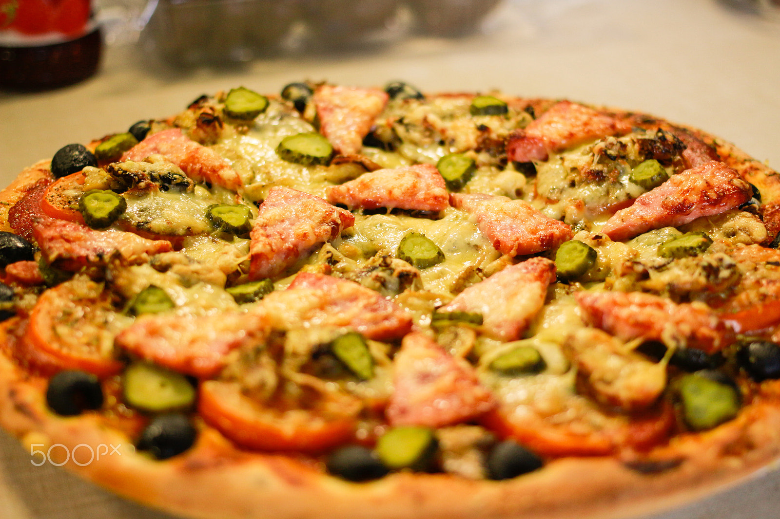 Canon EOS 650D (EOS Rebel T4i / EOS Kiss X6i) + Canon EF 40mm F2.8 STM sample photo. Fresh pizza photography