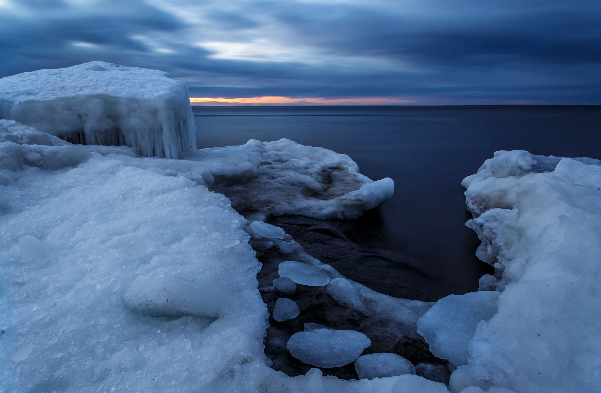 Canon EOS 6D + Canon TS-E 24mm f/3.5L sample photo. Open water photography