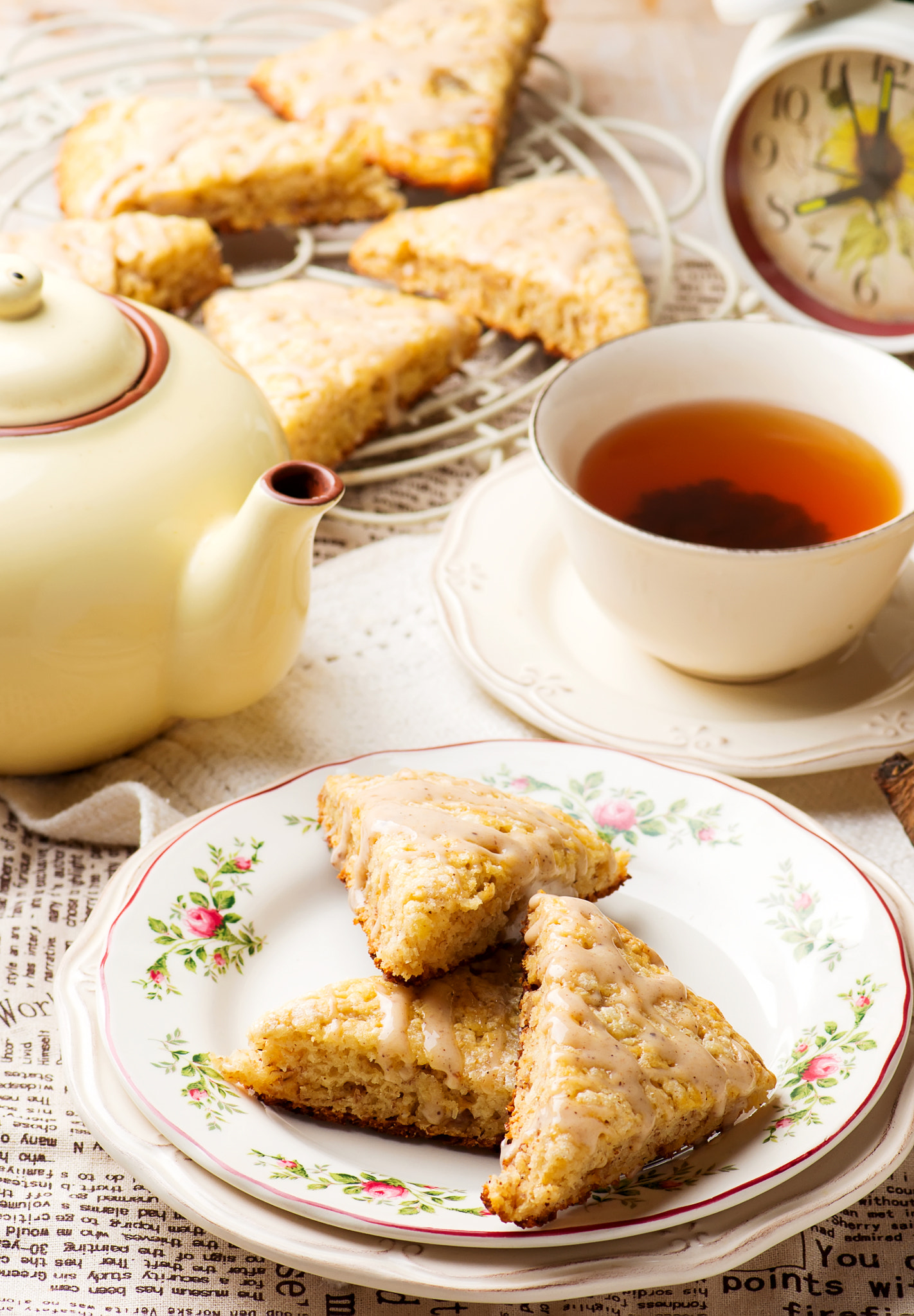 Nikon AF-S Micro-Nikkor 105mm F2.8G IF-ED VR sample photo. Banana scones with cinnamon cream cheese glaze photography