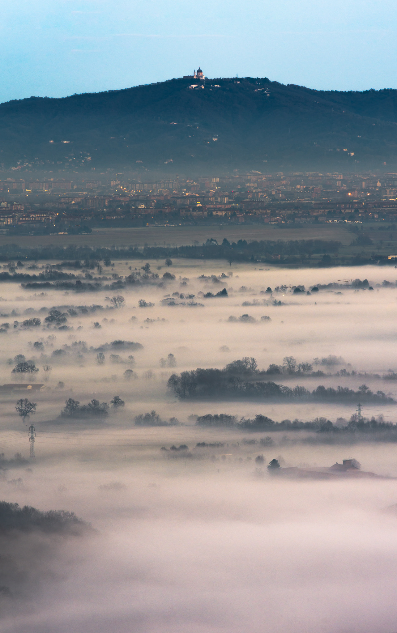 Sigma 70-300mm F4-5.6 APO DG Macro sample photo. La nebbia su torino photography