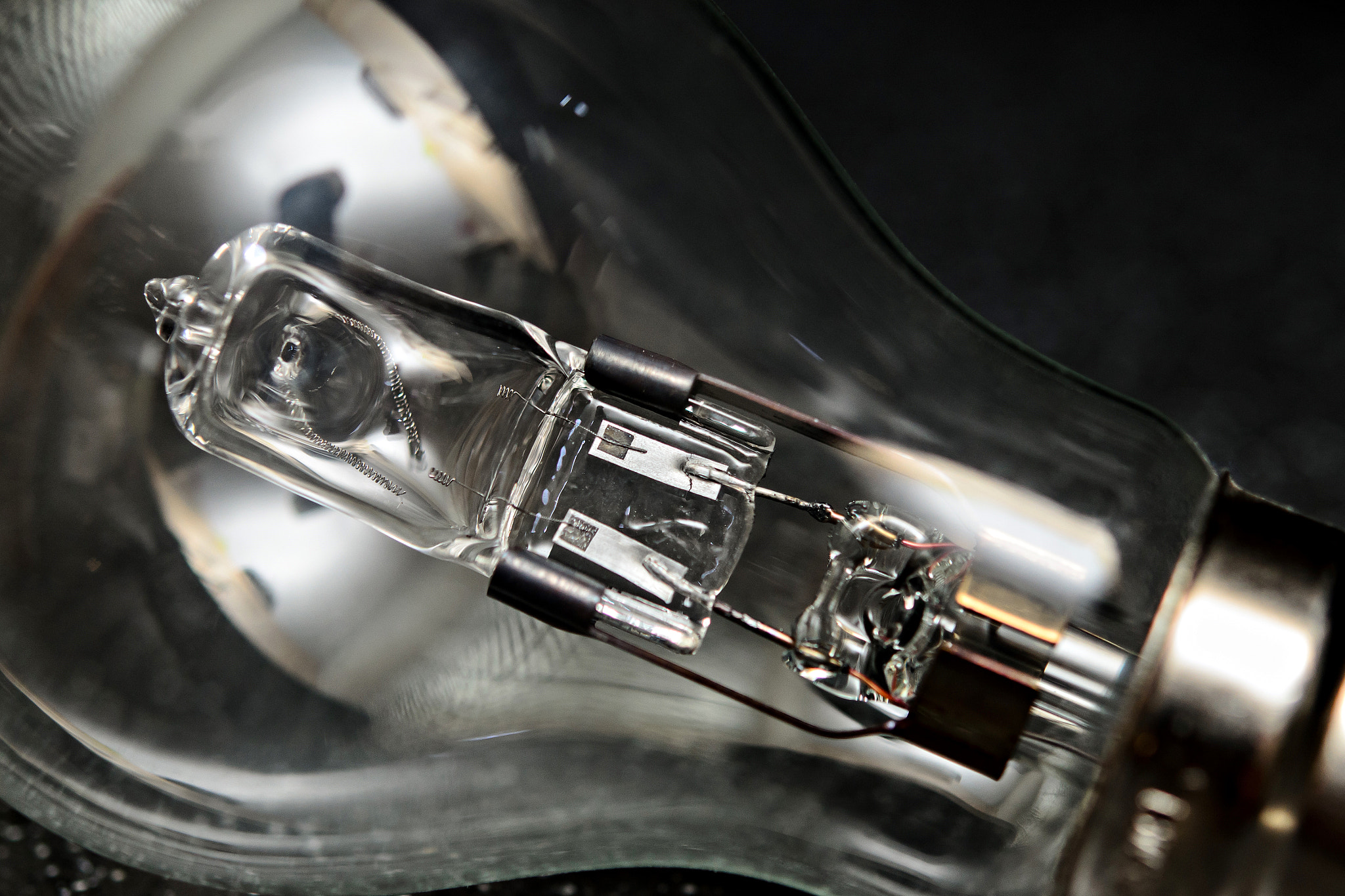 Nikon AF-S Micro-Nikkor 60mm F2.8G ED sample photo. Broken photography