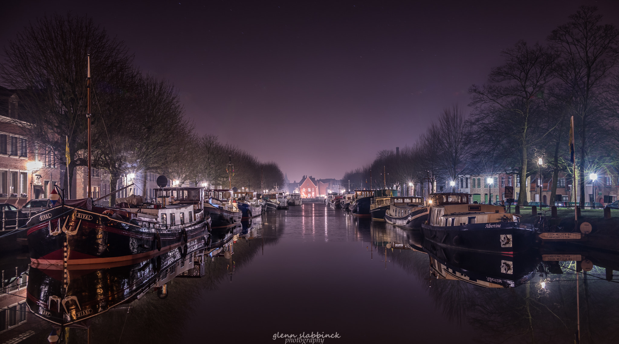 Nikon D750 + Nikon AF-S DX Nikkor 35mm F1.8G sample photo. Coupure by midnight.. photography
