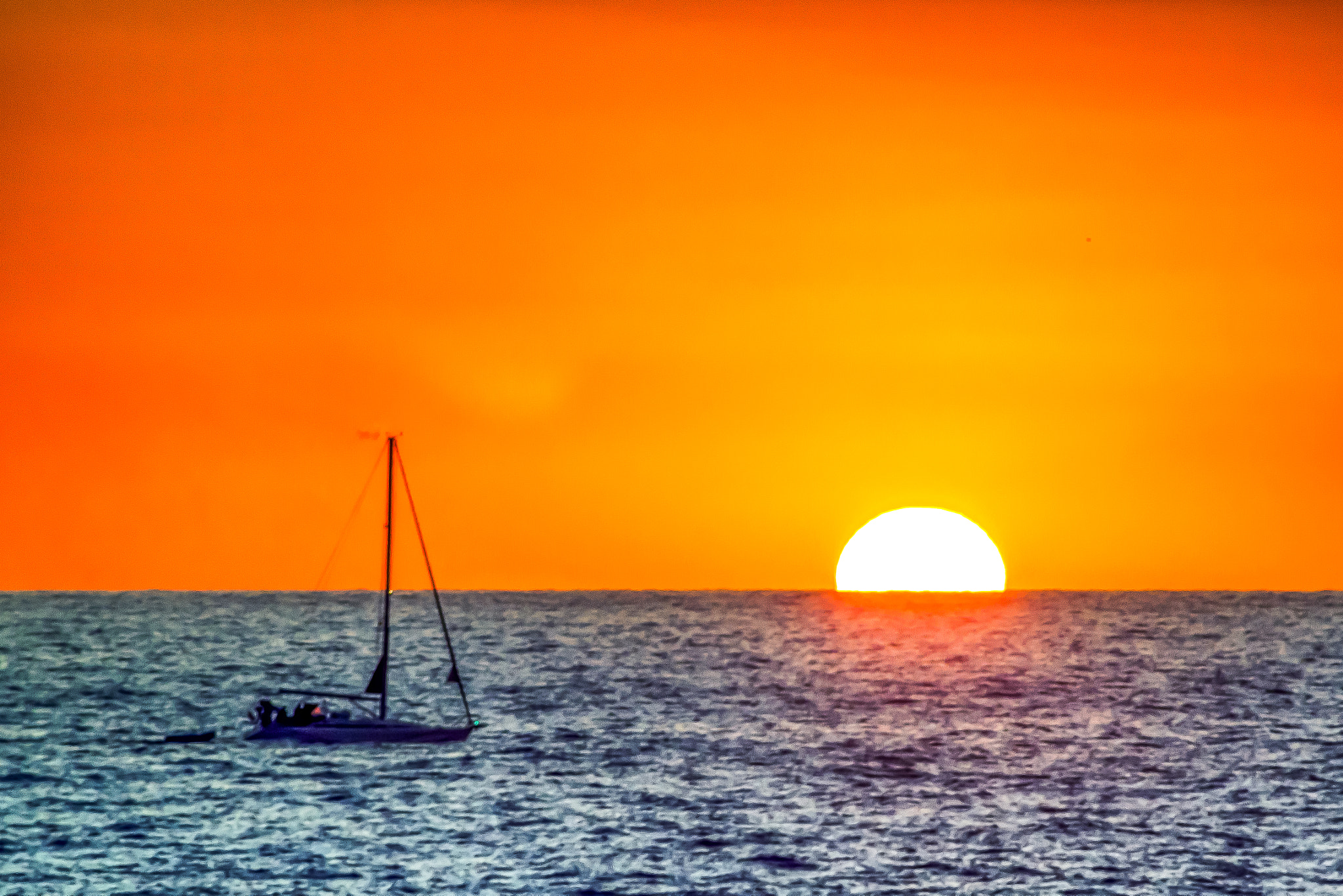 Canon EOS 500D (EOS Rebel T1i / EOS Kiss X3) + EF75-300mm f/4-5.6 sample photo. Sun set on the horizon photography
