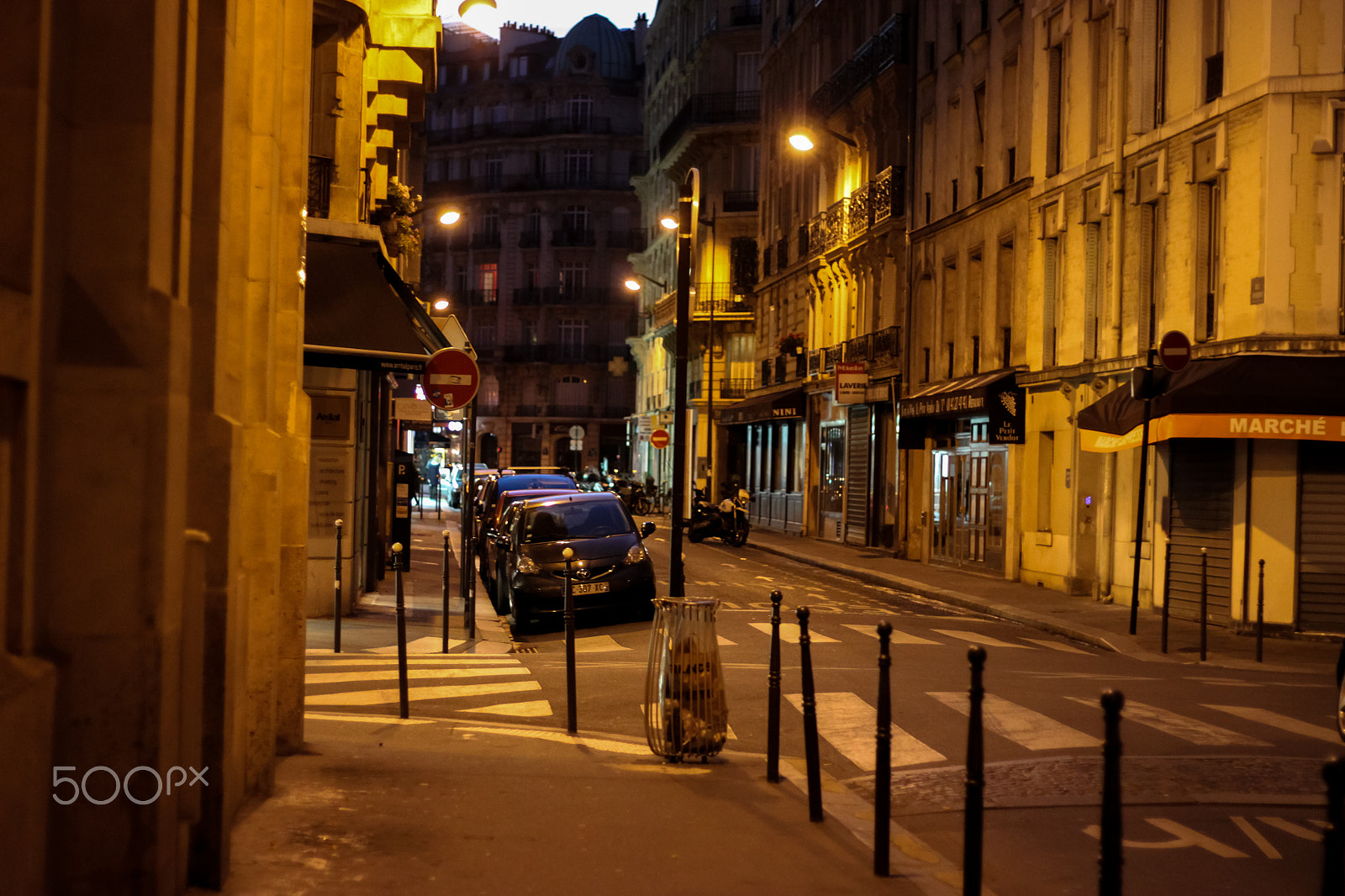 Canon EOS 500D (EOS Rebel T1i / EOS Kiss X3) + Canon EF 50mm F1.8 STM sample photo. Night street in paris photography