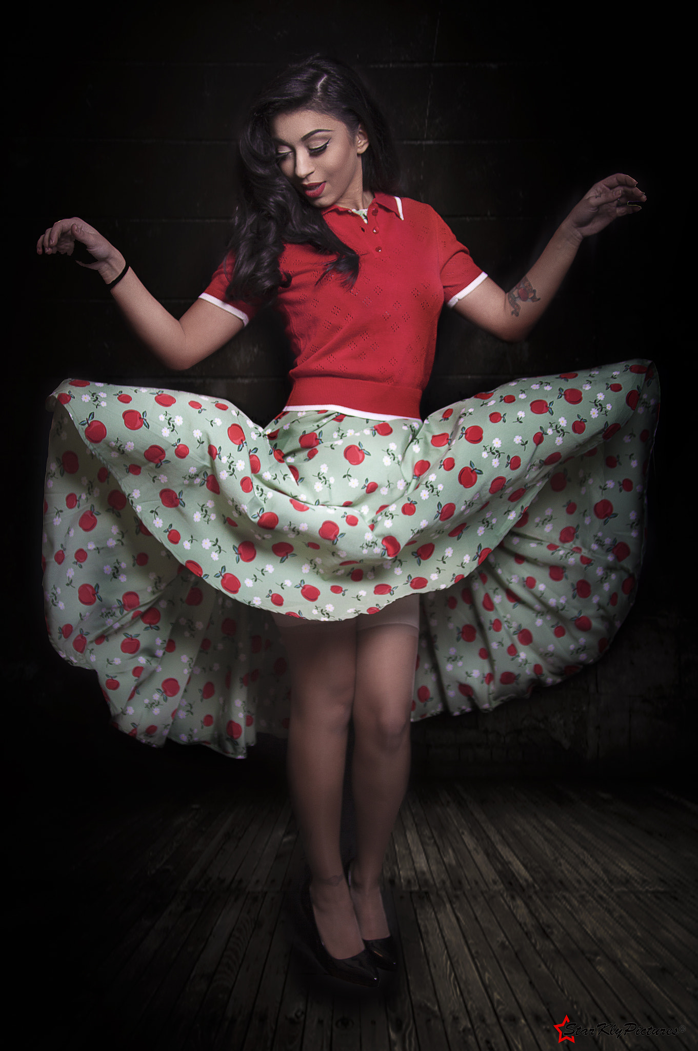 Canon EF 35-350mm F3.5-5.6L USM sample photo. "pin it up" photography