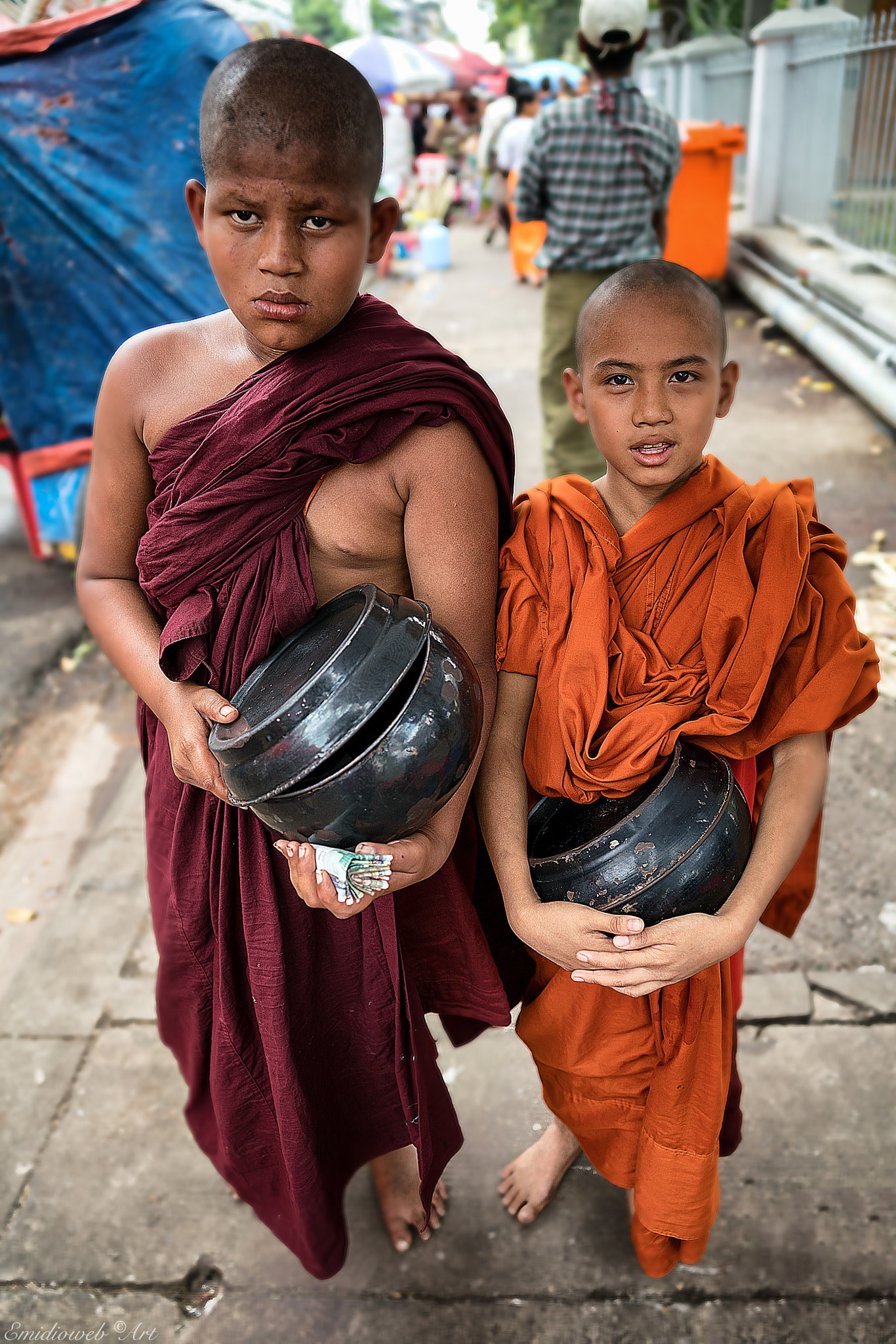 Sony a99 II + Sony Vario-Sonnar T* 24-70mm F2.8 ZA SSM II sample photo. Birmania young buddhist munks photography