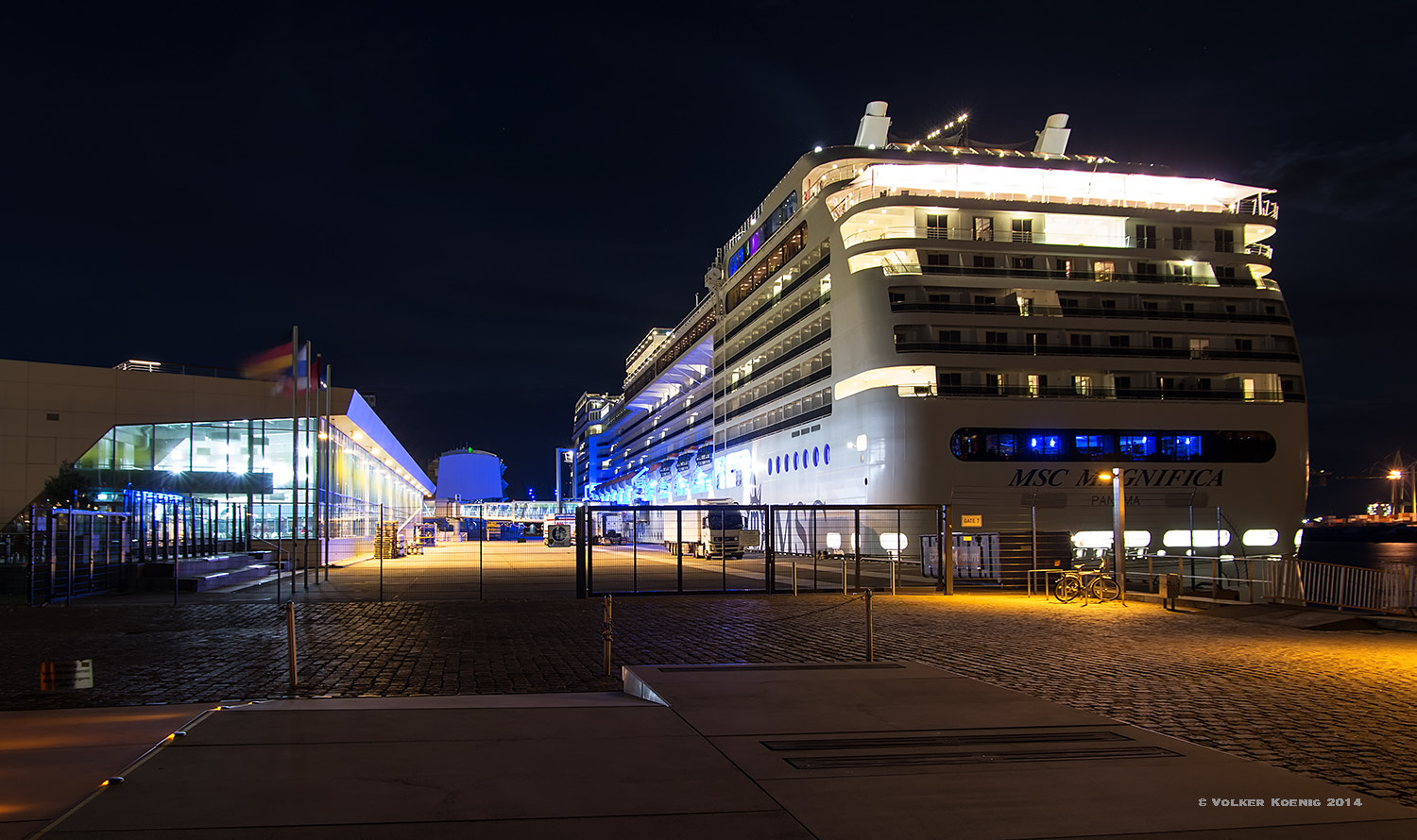 Pentax K-5 II + Pentax smc DA* 16-50mm F2.8 ED AL (IF) SDM sample photo. Dockland-ship photography