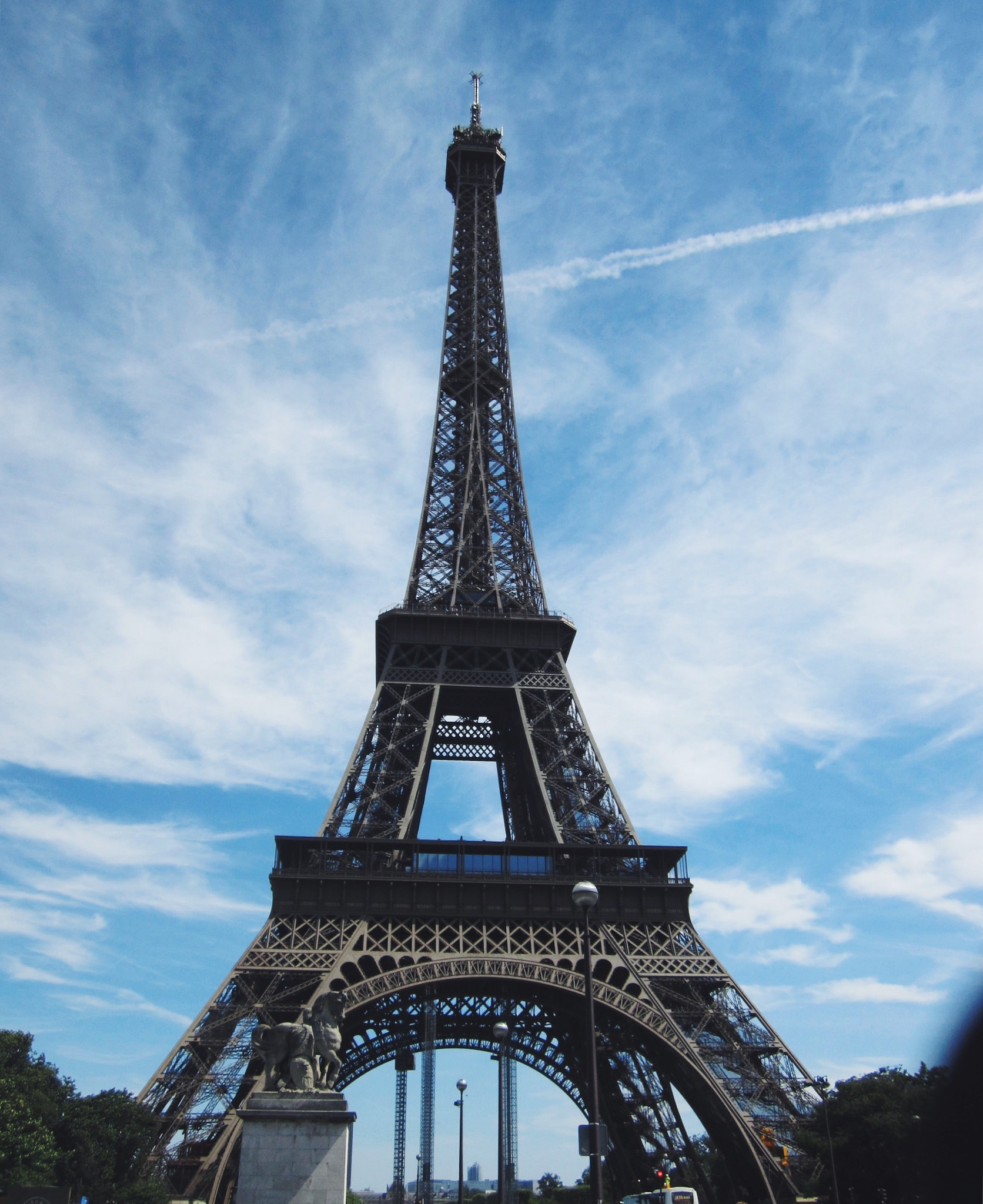 Canon PowerShot SD940 IS (Digital IXUS 120 IS / IXY Digital 220 IS) sample photo. Eiffel tower and wispy clouds photography