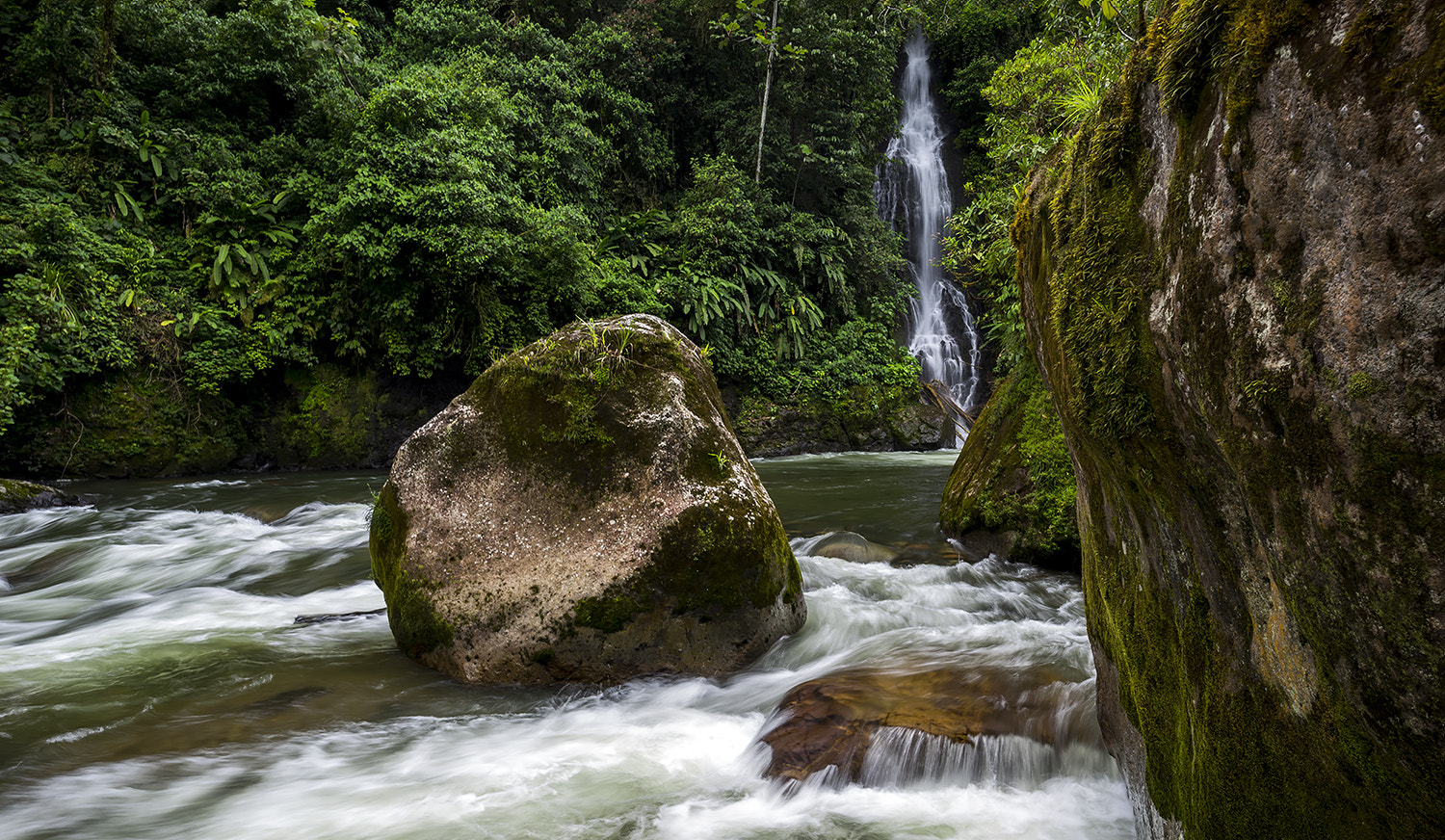 Sony a7 II + E 21mm F2.8 sample photo. Sumaco i photography