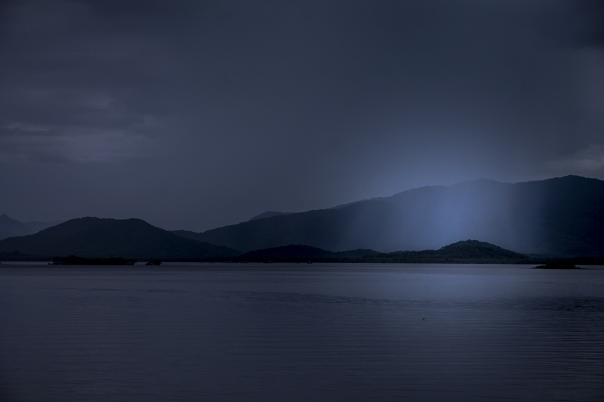 Canon EOS 1100D (EOS Rebel T3 / EOS Kiss X50) sample photo. Rain on the sea photography