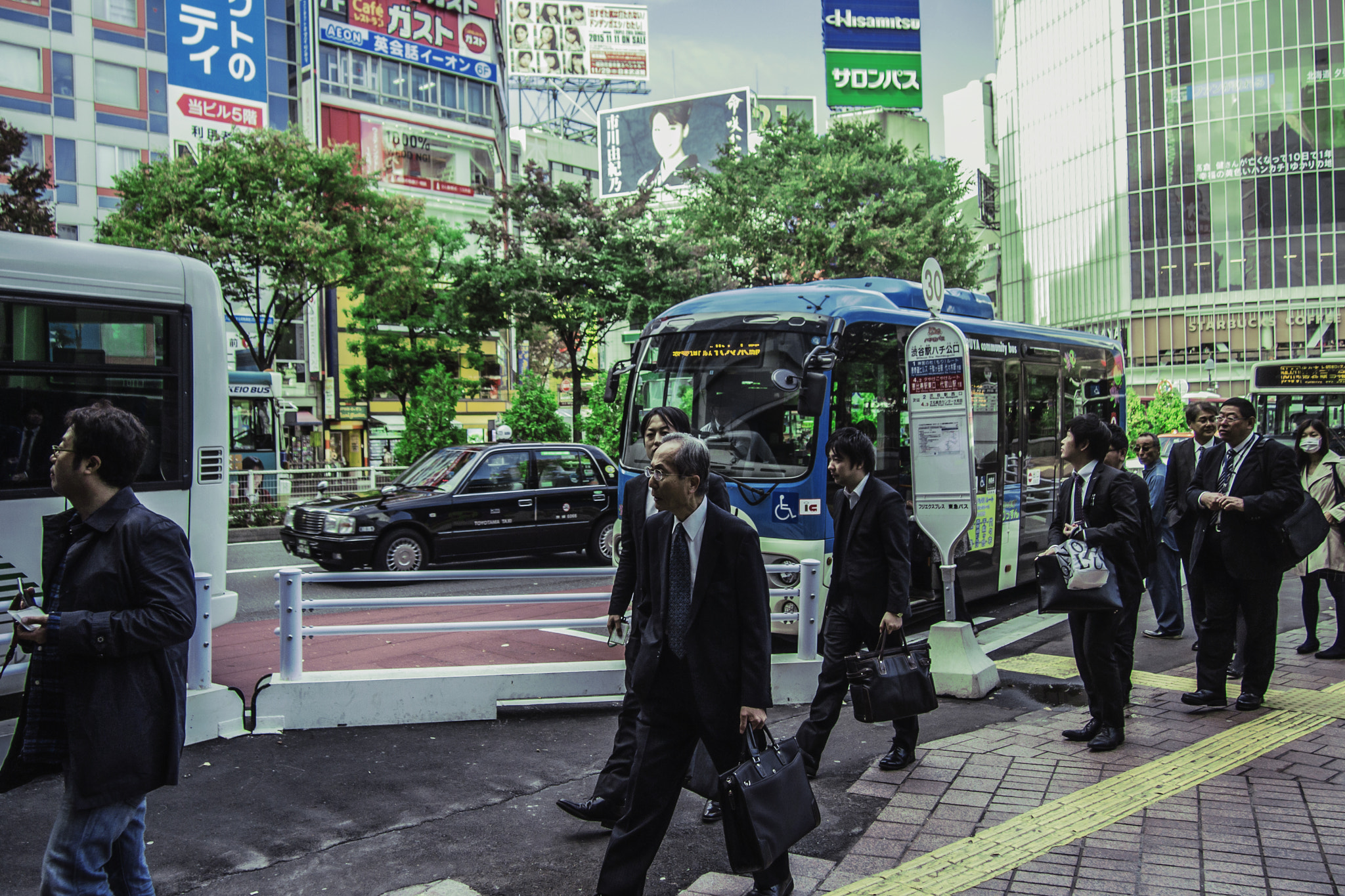 Olympus PEN E-P3 sample photo. Tokyo businessman photography