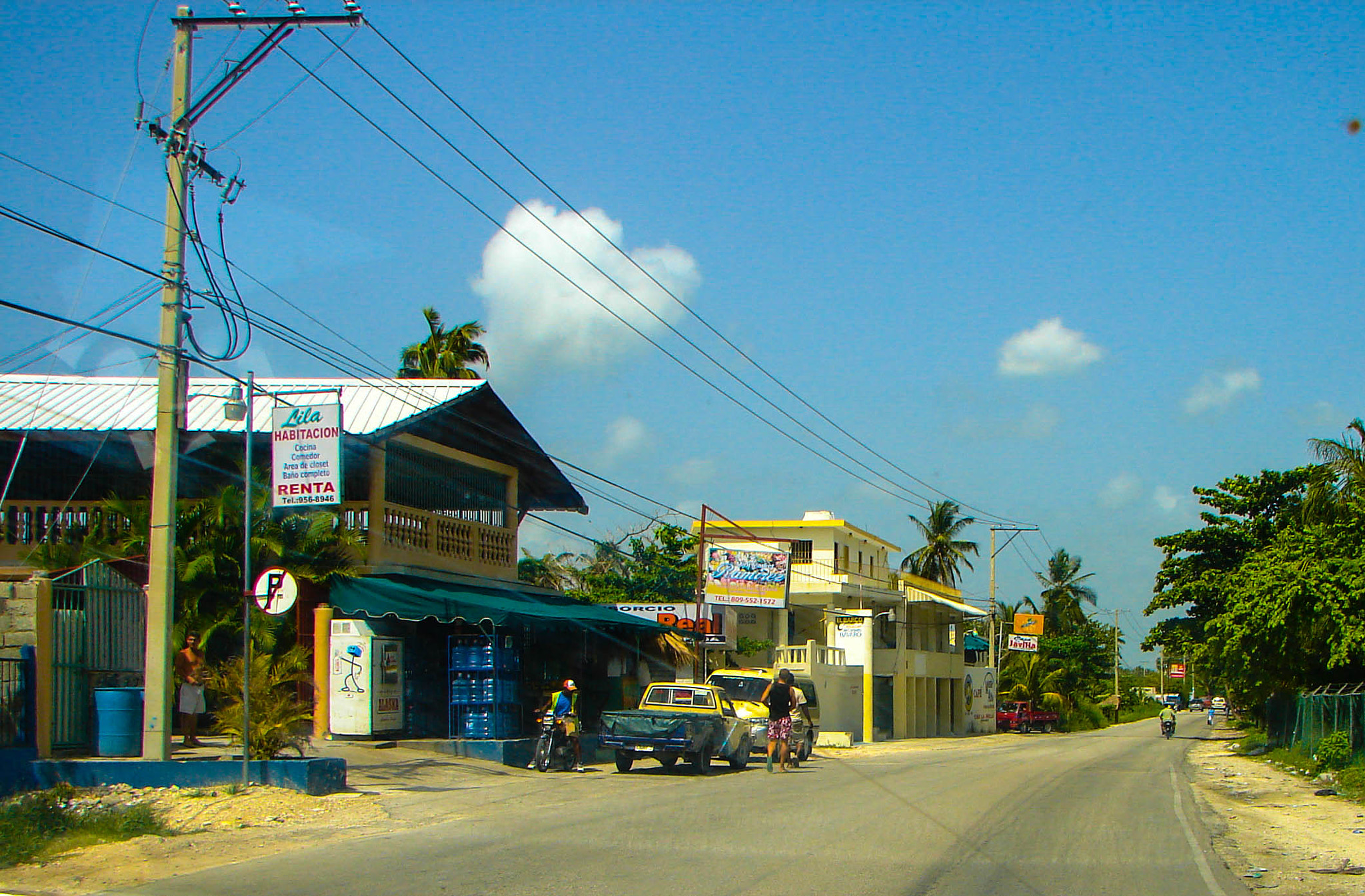 Sony DSC-H1 sample photo. Dominican streets photography