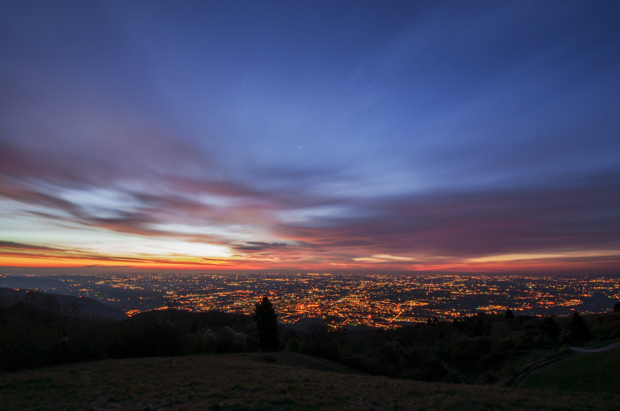 Nikon D5000 sample photo. Sunrise on my city photography