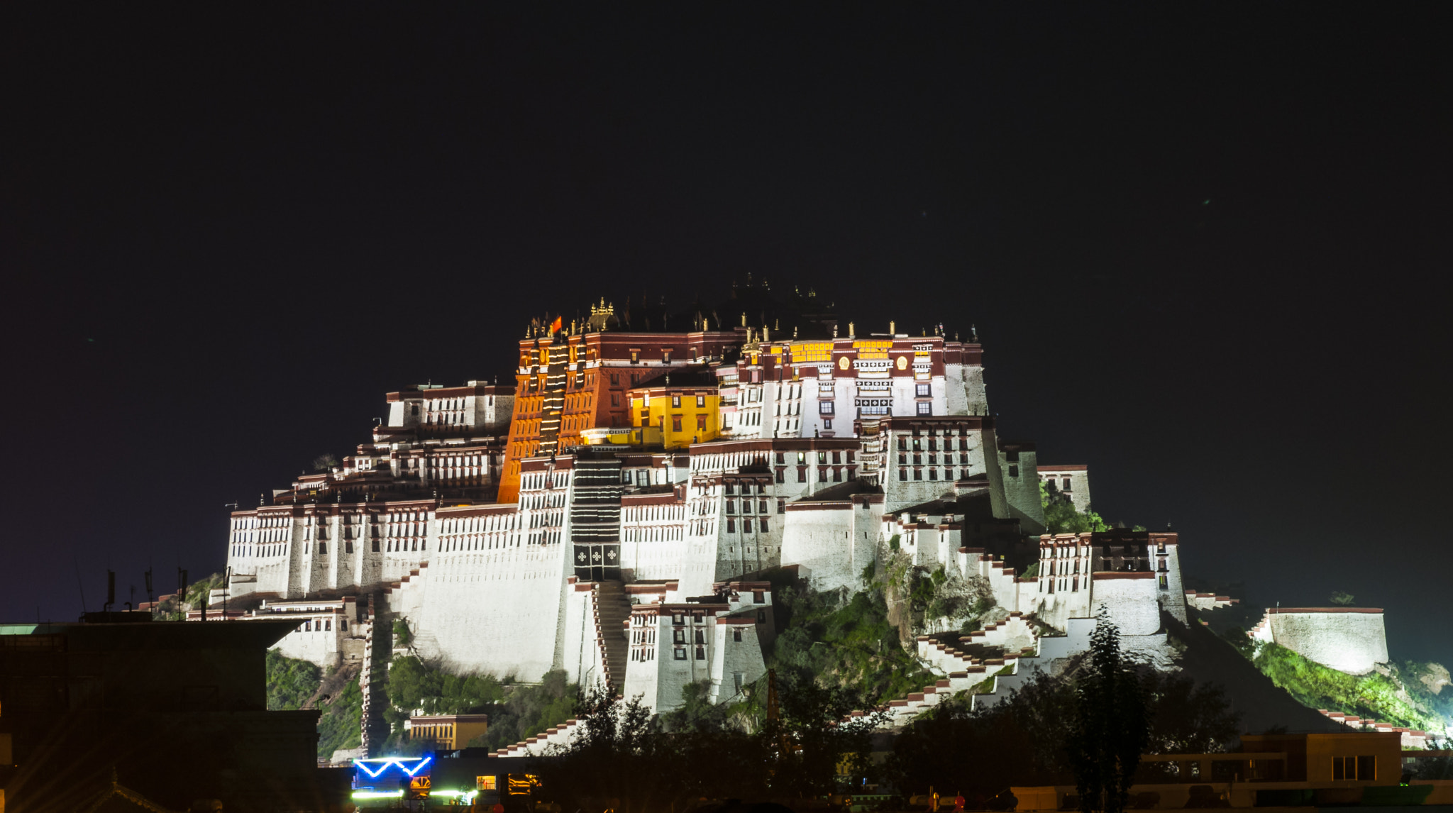 Nikon D300 sample photo. Overlooking the potala palace photography