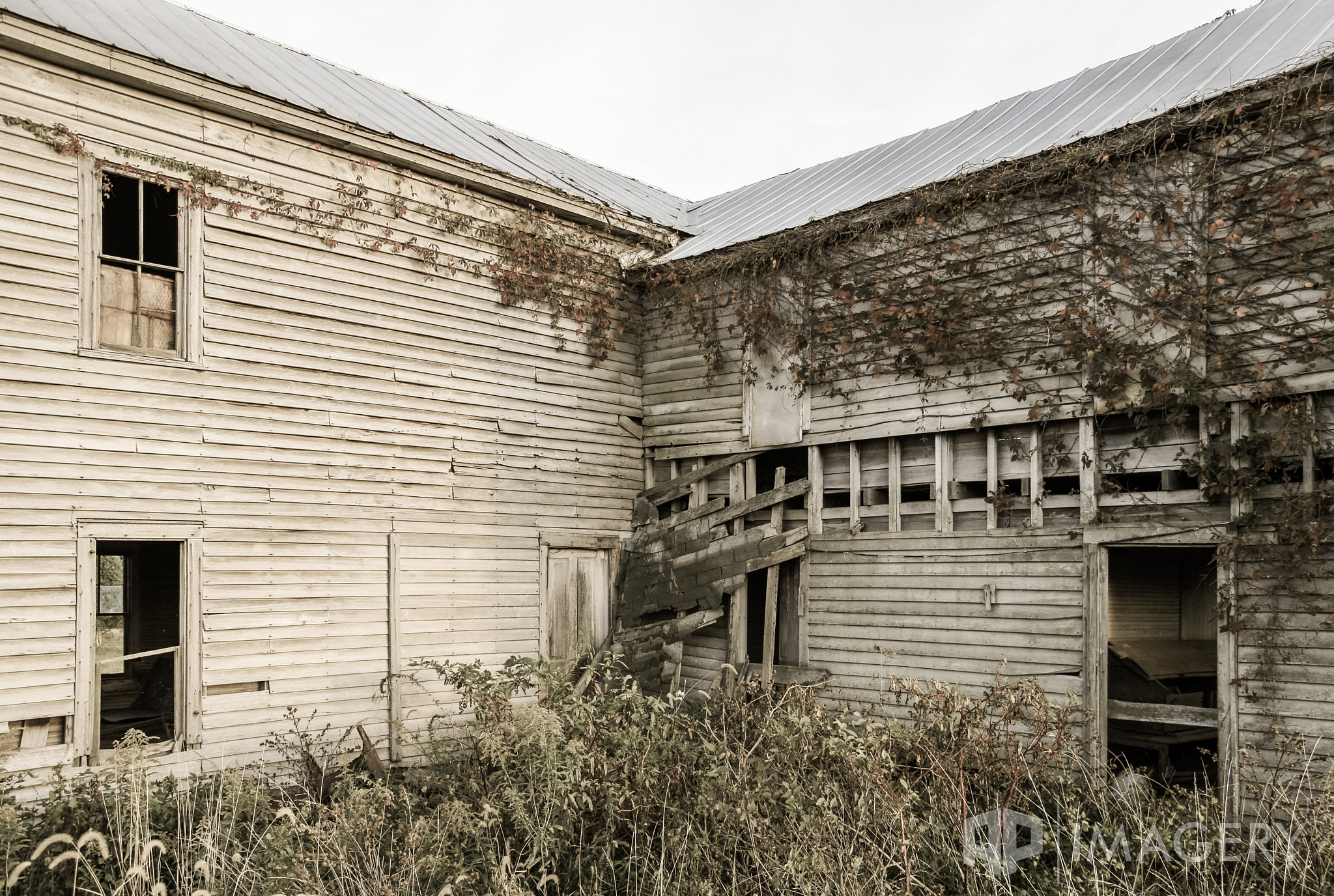 Tamron SP AF 17-50mm F2.8 XR Di II LD Aspherical (IF) sample photo. Abandoned farm house photography