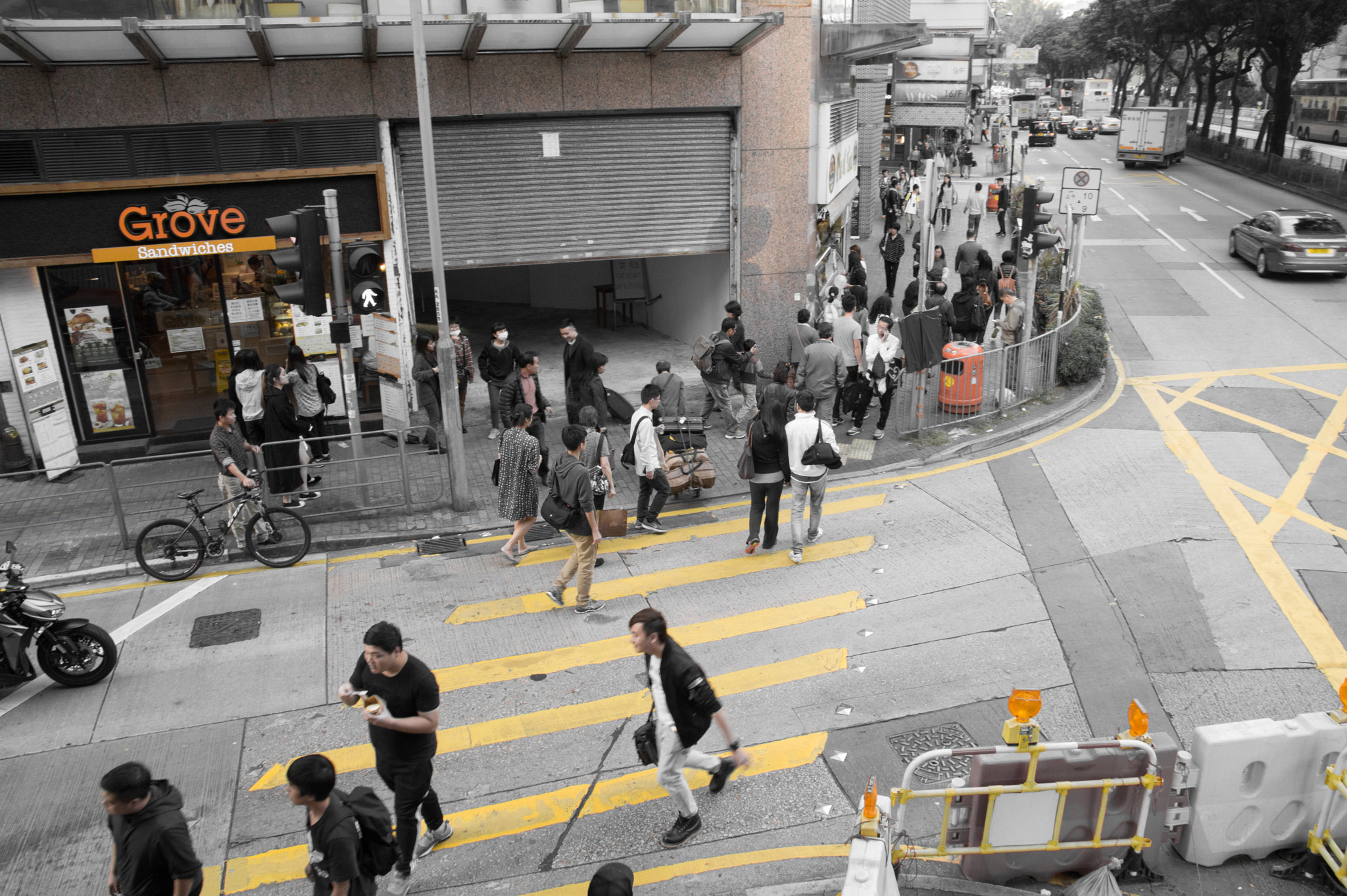 Sigma 17-70mm F2.8-4 DC Macro OS HSM | C sample photo. Busy people photography