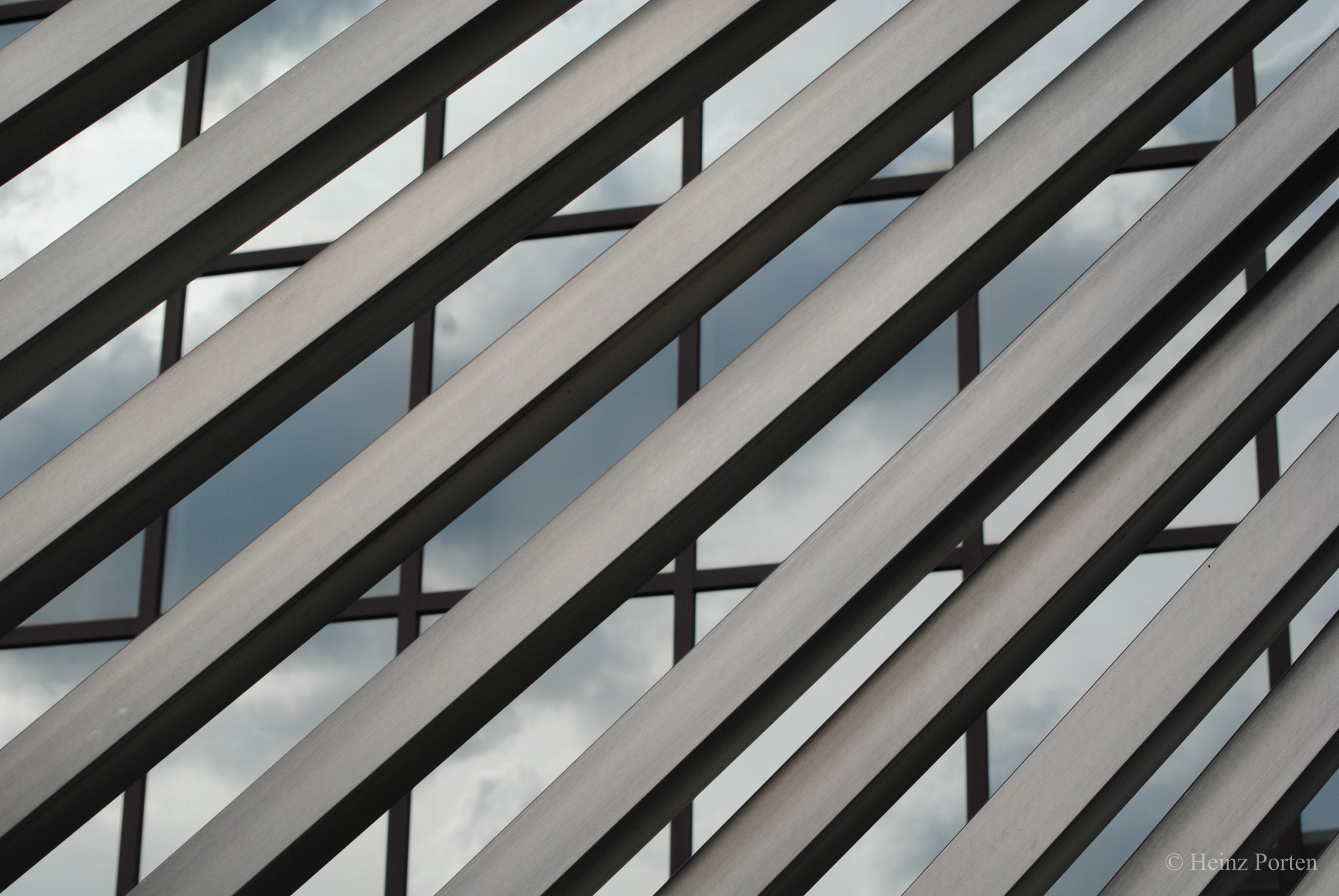 Nikon D3000 + Sigma 55-200mm F4-5.6 DC HSM sample photo. Frankfurt westend photography