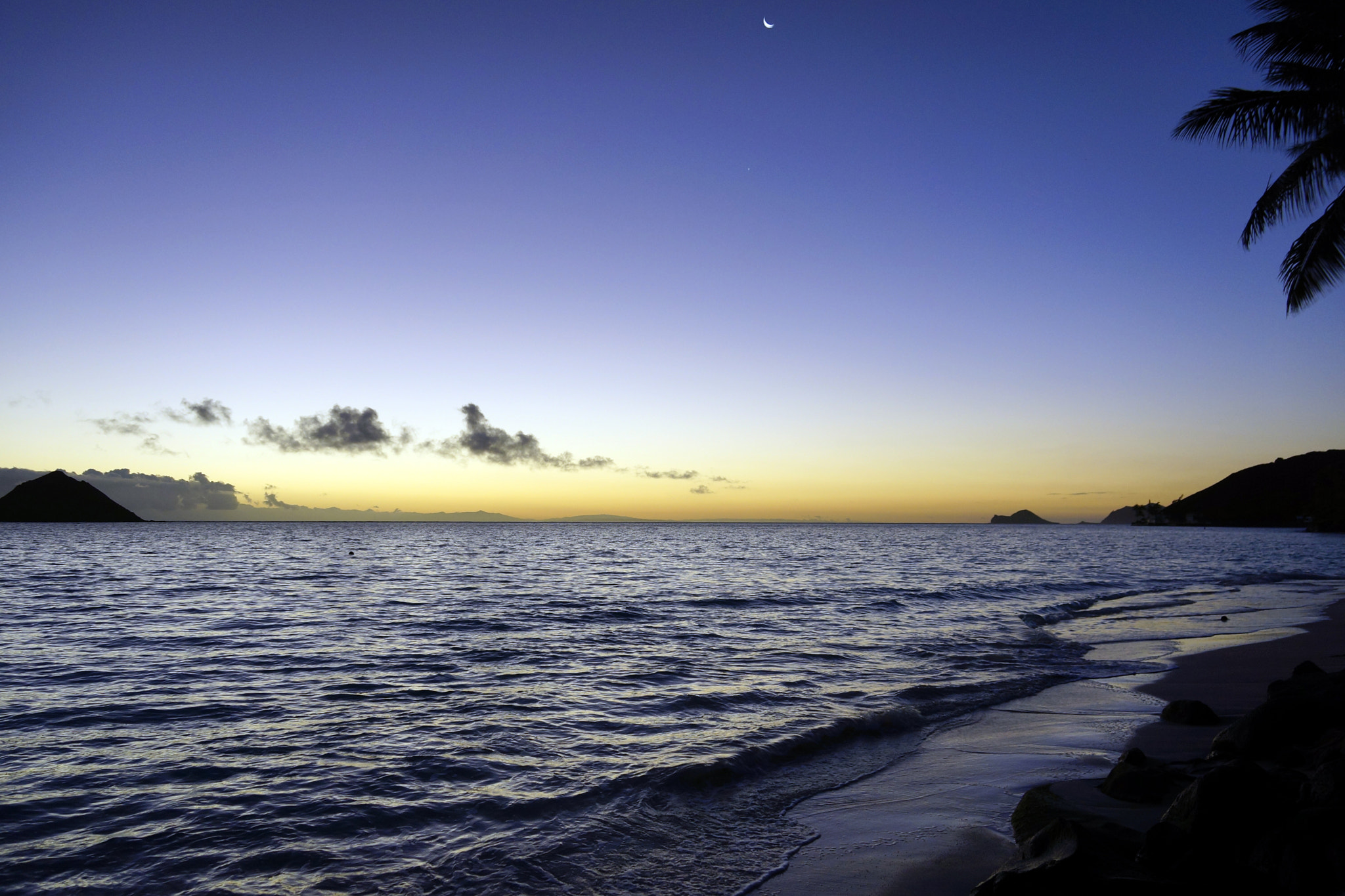 Sony E 18-200mm F3.5-6.3 OSS sample photo. Moon over lanikai photography