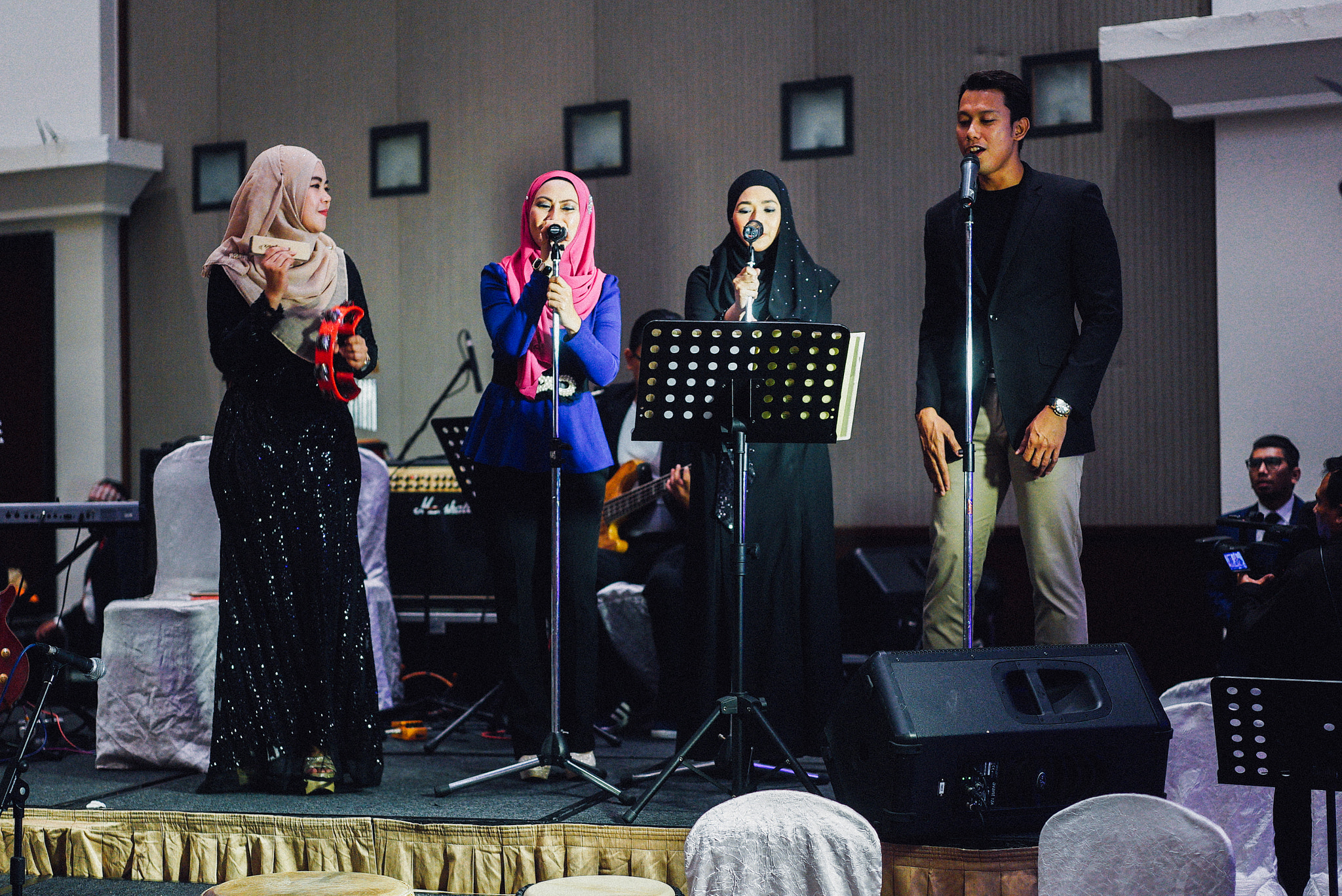 Sony a7S + Sony Sonnar T* FE 55mm F1.8 ZA sample photo. Singer photography