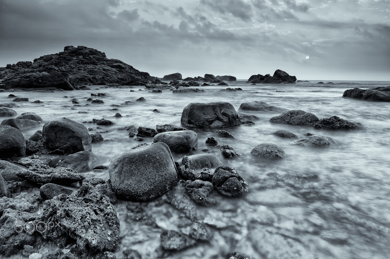 Nikon D3X + Nikon PC-E Nikkor 24mm F3.5D ED Tilt-Shift sample photo. Beach view of wuzhizhou island photography