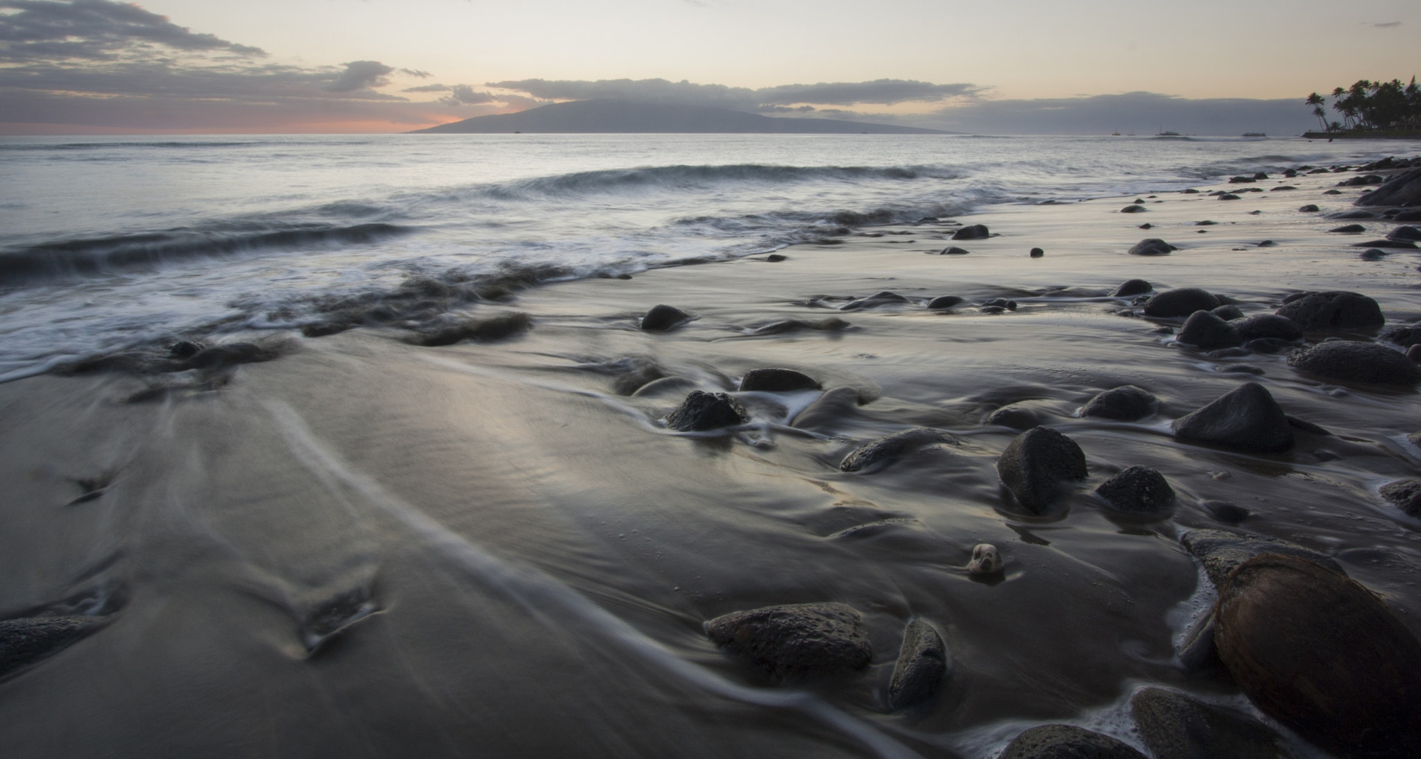 Canon EOS 1000D (EOS Digital Rebel XS / EOS Kiss F) sample photo. Rocky waves photography