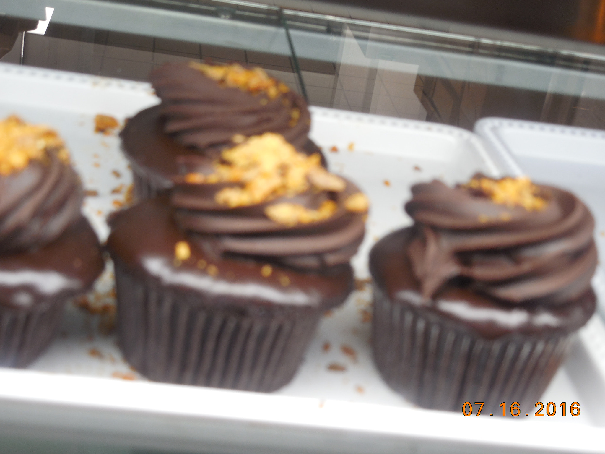 Nikon COOLPIX L620 sample photo. Oh what delicious cupcakes! photography