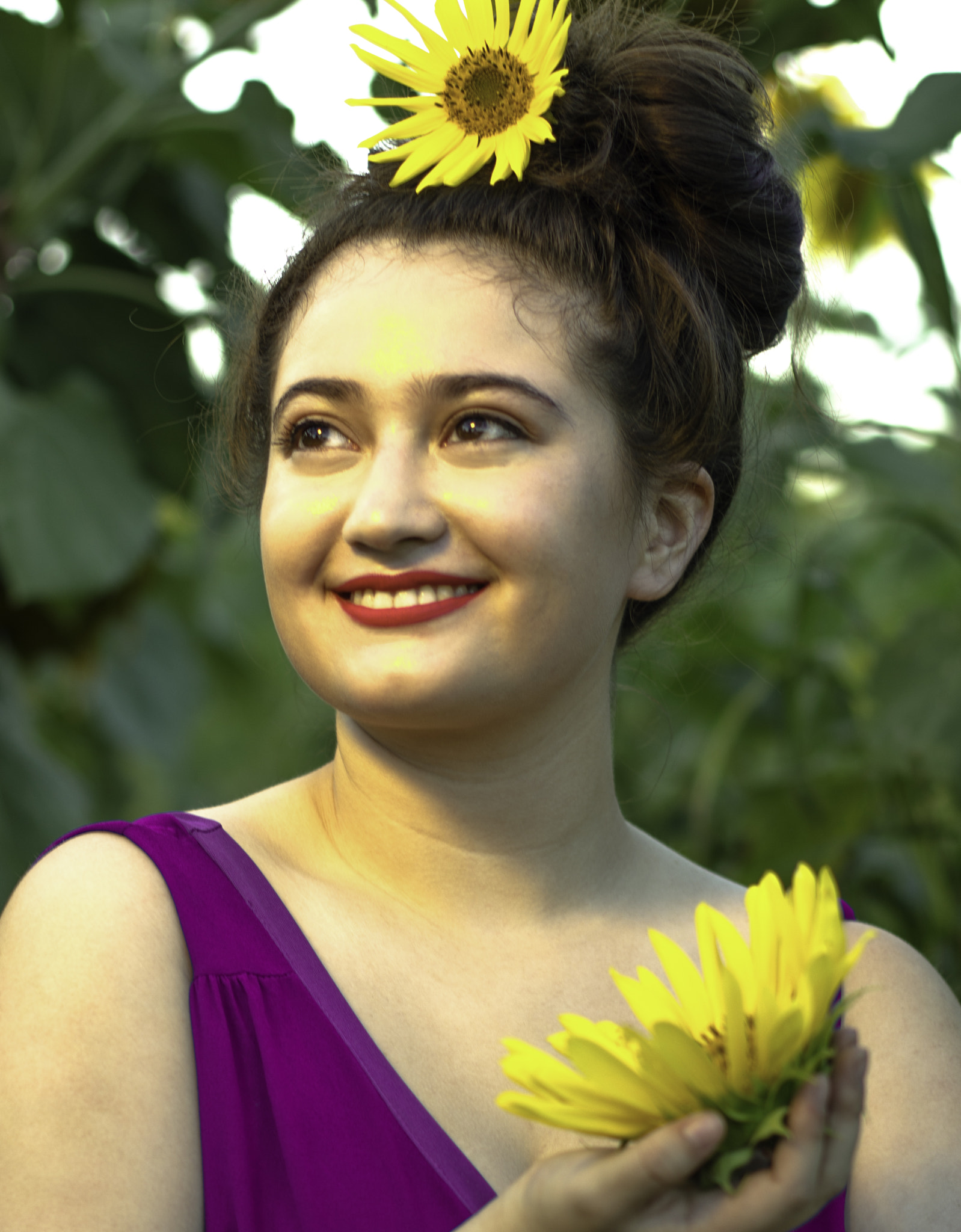 Canon EOS 550D (EOS Rebel T2i / EOS Kiss X4) sample photo. Sunflower portrait photography