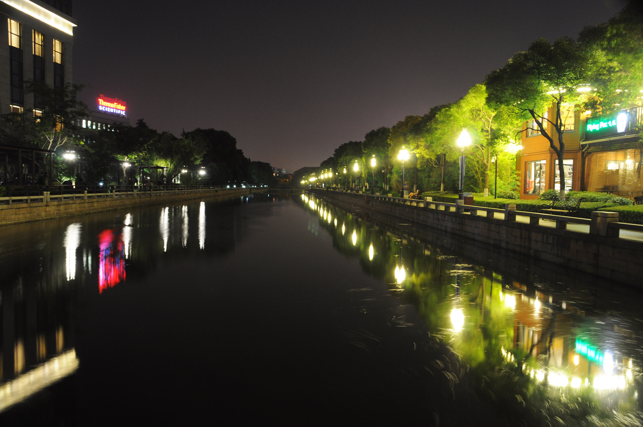 Nikon D90 + Sigma 18-200mm F3.5-6.3 DC OS HSM sample photo. Jin qiao canal at night photography