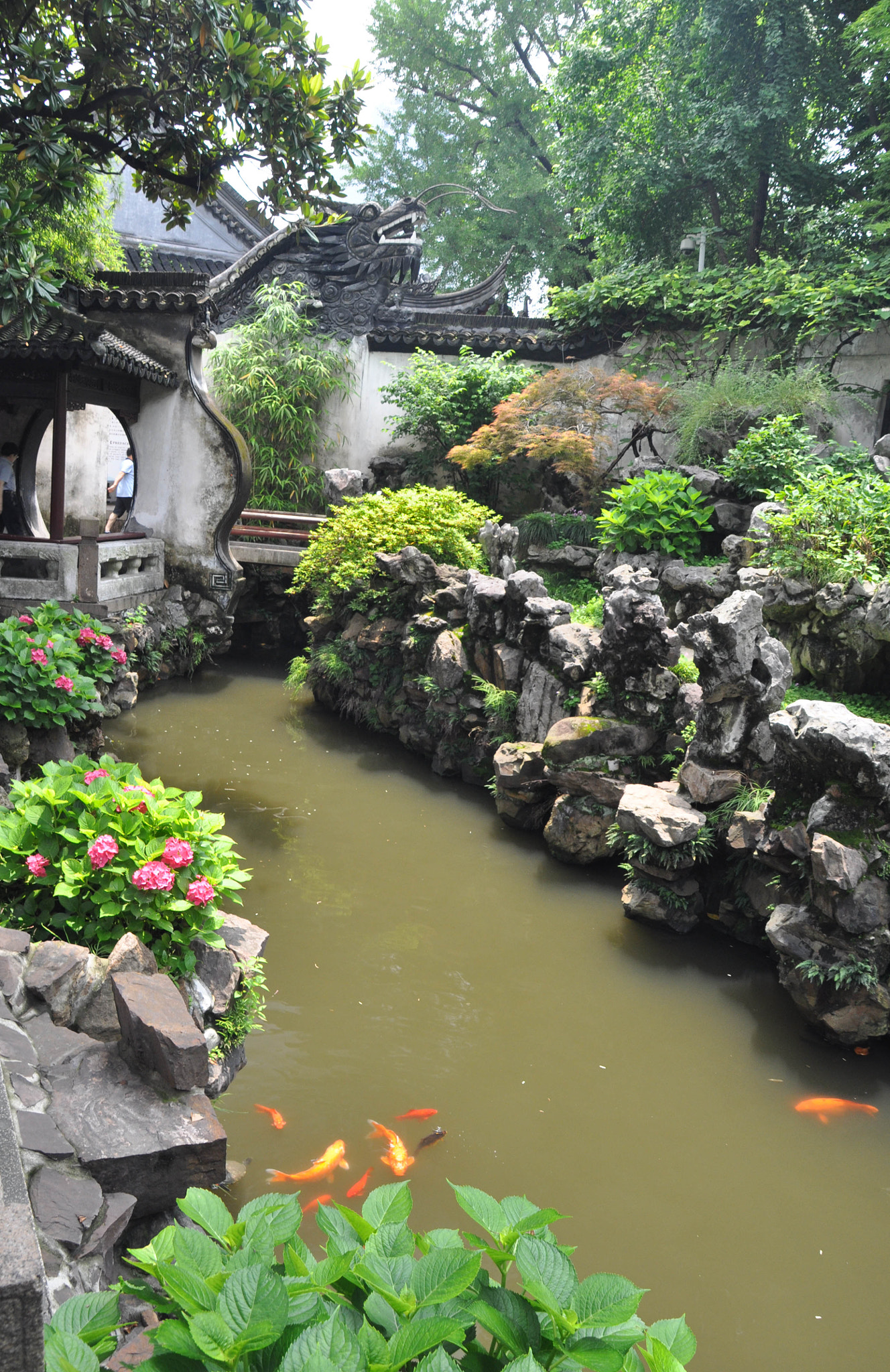 Nikon D90 + Sigma 18-200mm F3.5-6.3 DC OS HSM sample photo. Yu garden scene photography