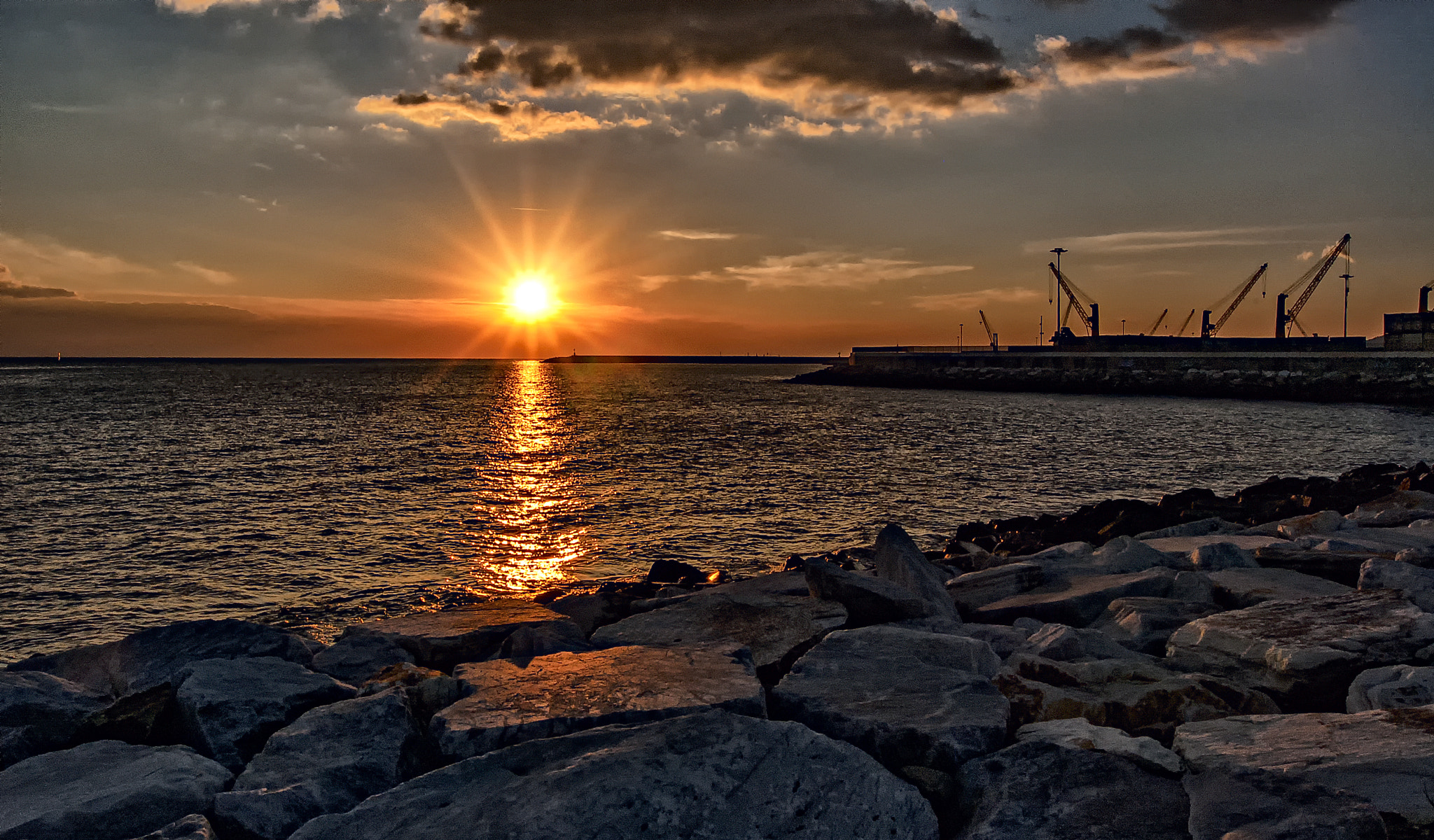 Nikon D50 + Sigma 10-20mm F3.5 EX DC HSM sample photo. Sunset over the harbor photography