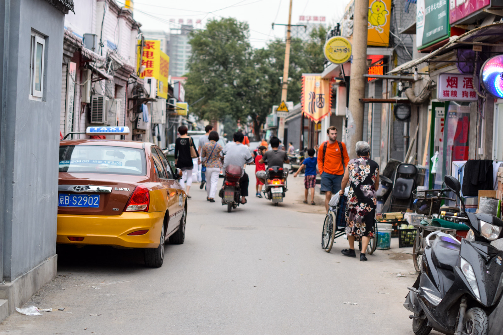 Nikon D3300 + Nikon AF-S Nikkor 50mm F1.4G sample photo. Hutong circus photography