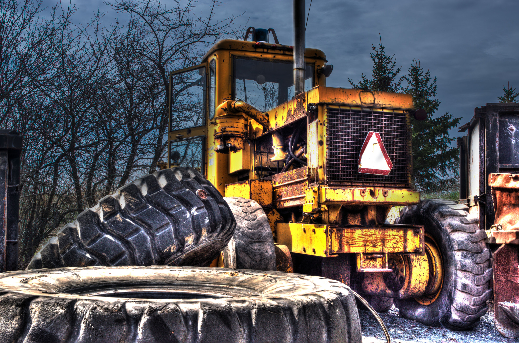 Sony SLT-A77 sample photo. Junkyard tractor photography