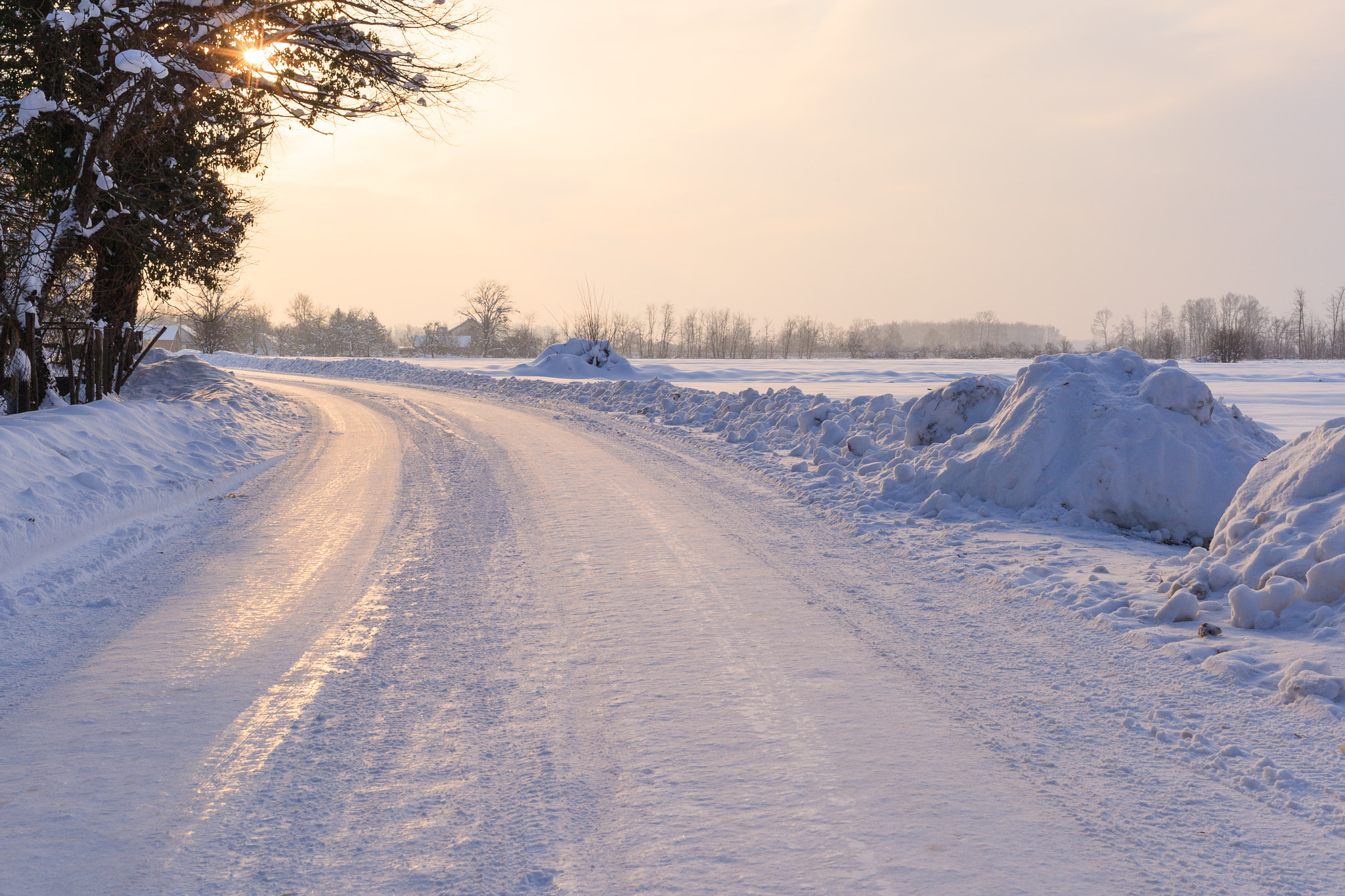 Canon EF 35mm F2 IS USM sample photo. Ice road photography