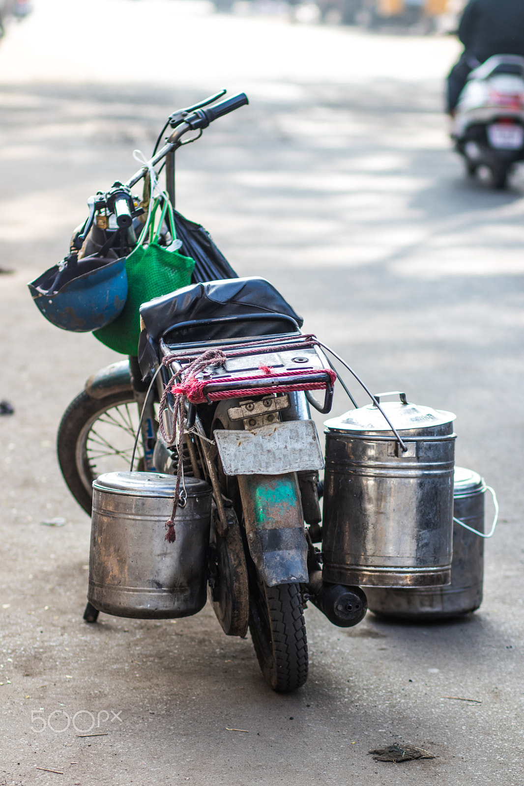Canon EOS 80D + Canon EF 85mm F1.8 USM sample photo. Excel bike food carrier photography