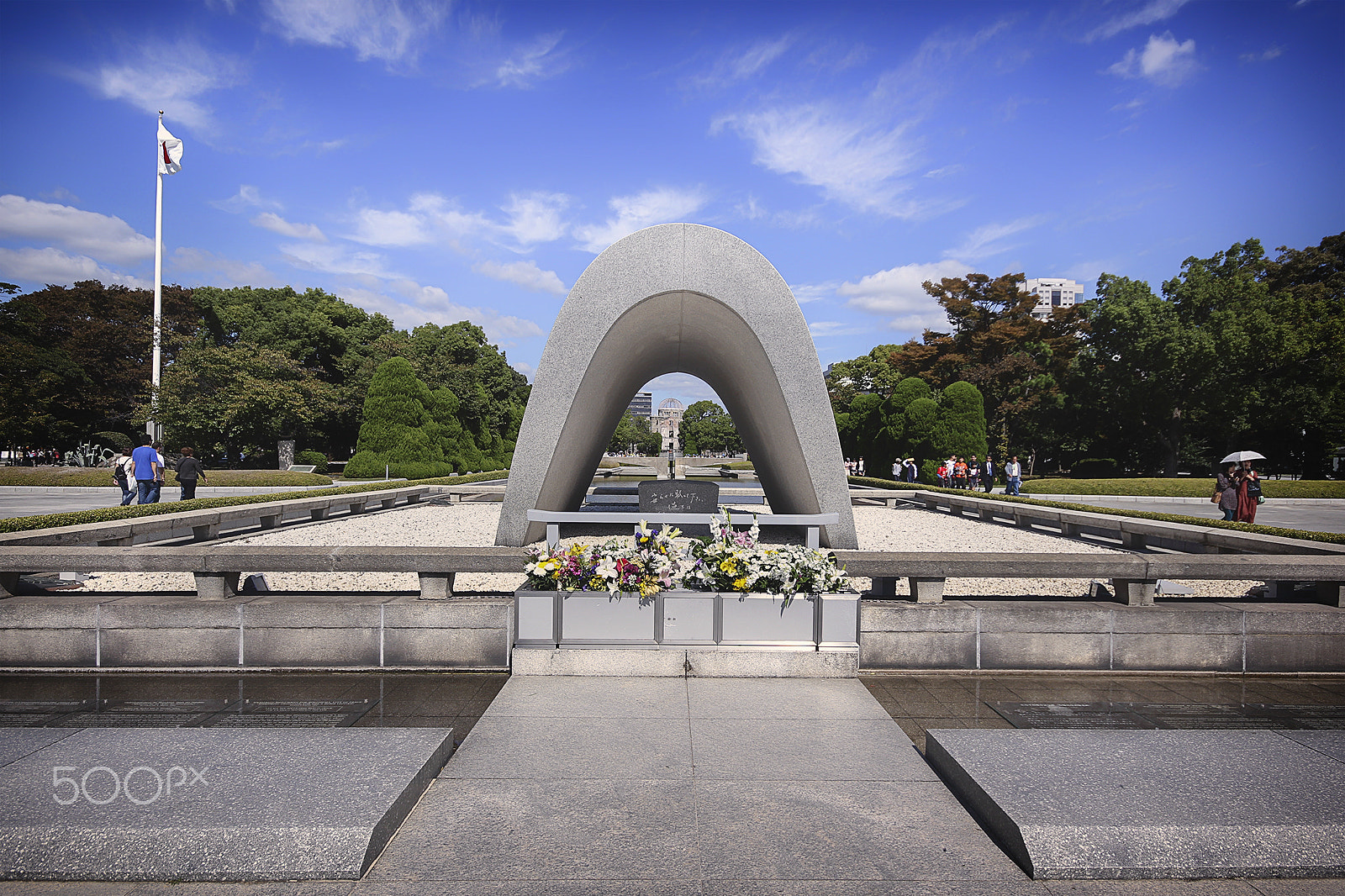 Canon EOS 550D (EOS Rebel T2i / EOS Kiss X4) + Sigma 10-20mm F4-5.6 EX DC HSM sample photo. The memorial cenotaph photography