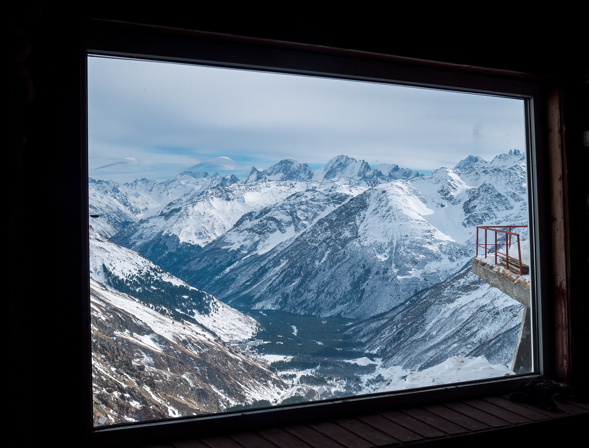 Panasonic Lumix DMC-GF5 sample photo. Mountains in the window photography