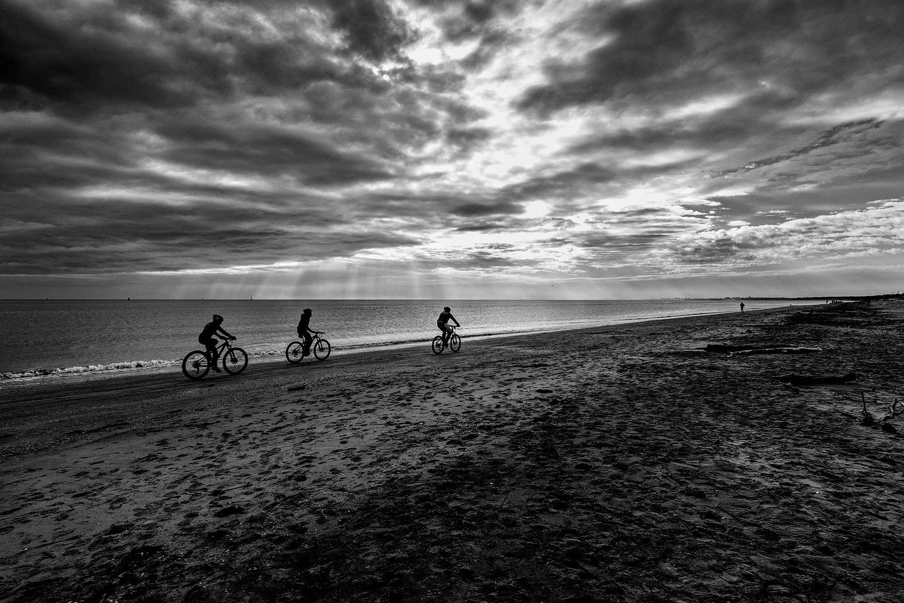 Nikon D810 sample photo. Bicycle riders on the beach_seascape photography