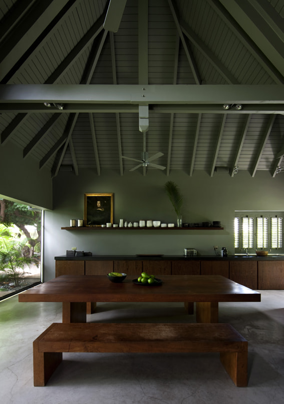 Canon EF 14mm F2.8L II USM sample photo. Villa de luxe, vert olive et bois photography