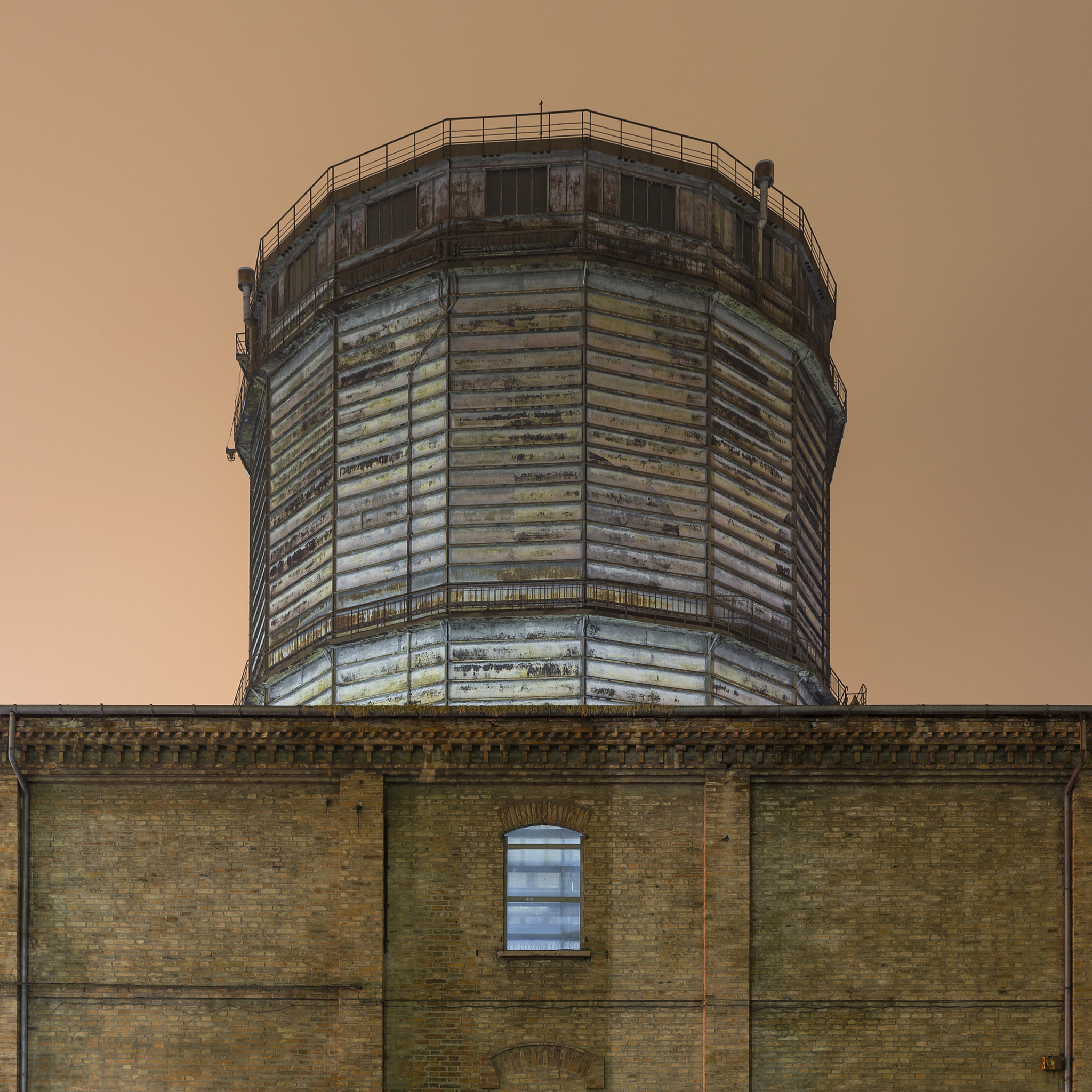 Canon EF 24-70mm F4L IS USM sample photo. Gas holder photography