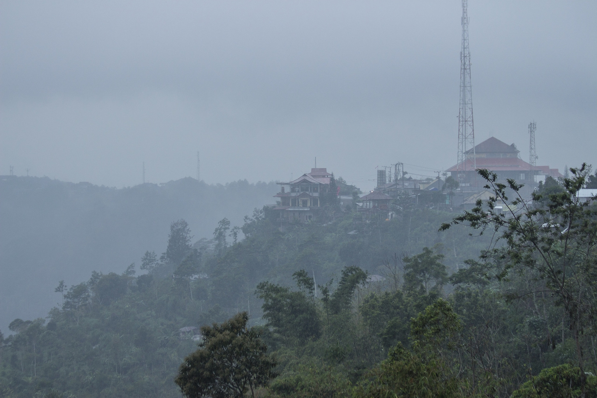 Canon EOS 700D (EOS Rebel T5i / EOS Kiss X7i) sample photo. Through the mist & rain in bali. photography