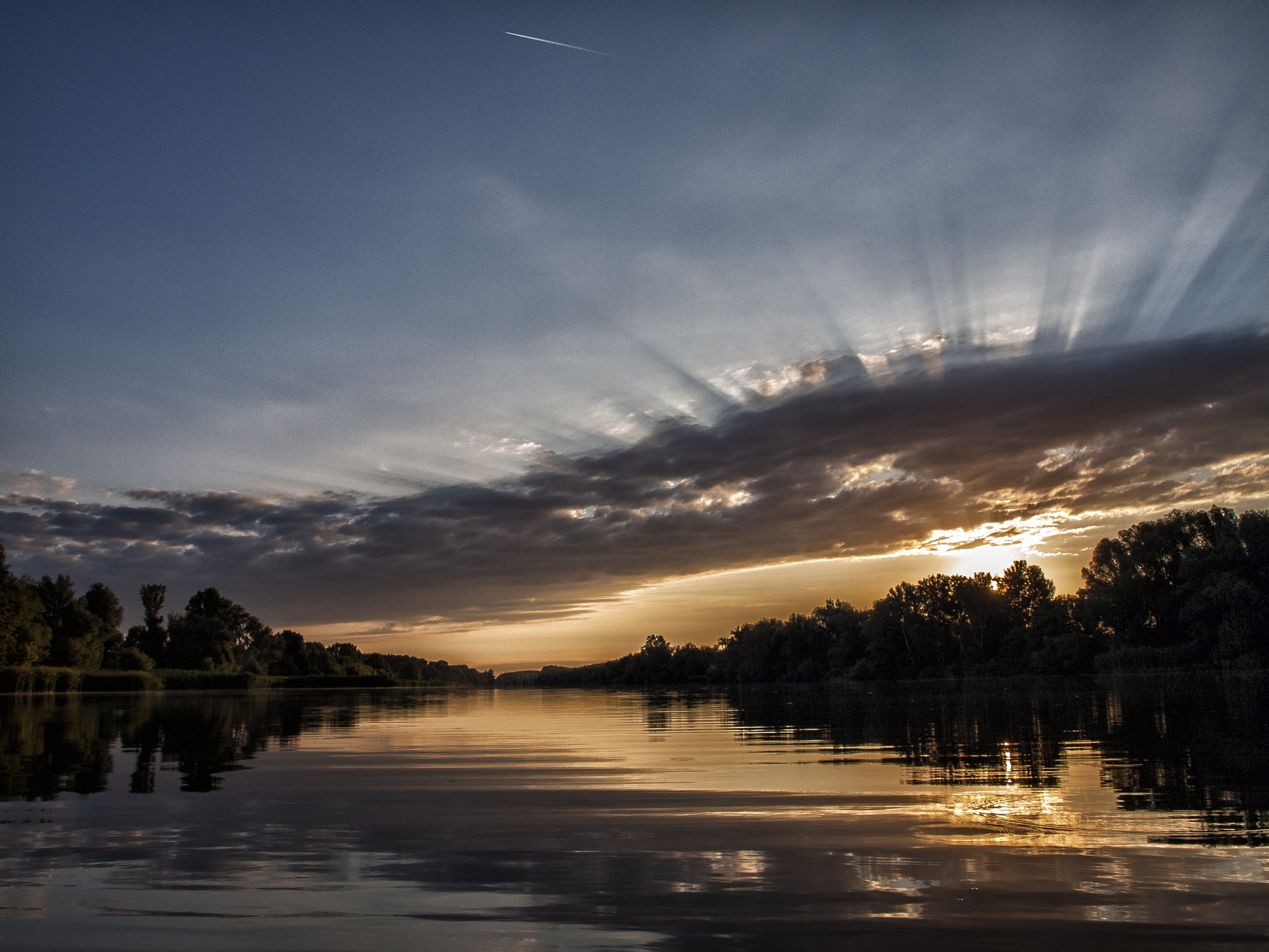Olympus E-520 (EVOLT E-520) + OLYMPUS 14-42mm Lens sample photo. Sunrise at the dead-danube photography